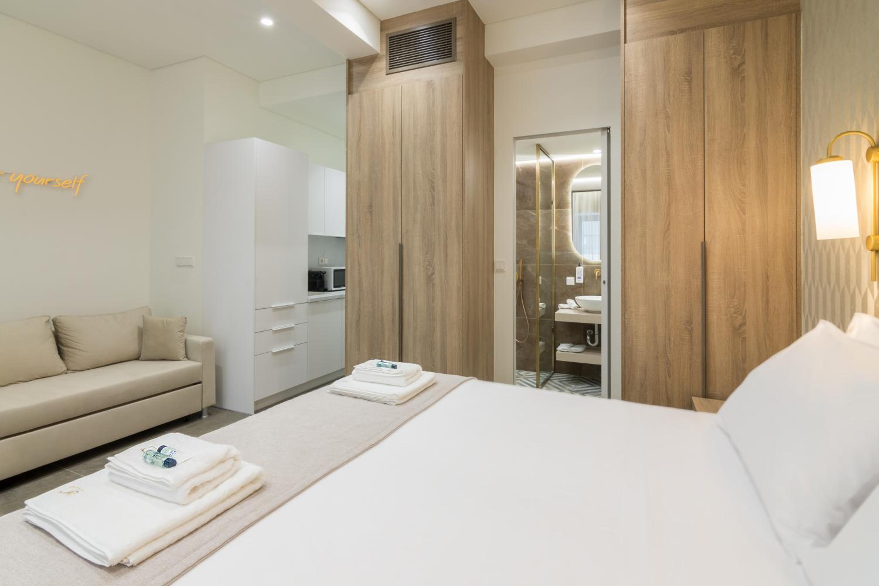 Studio Apartment with Balcony photo 2