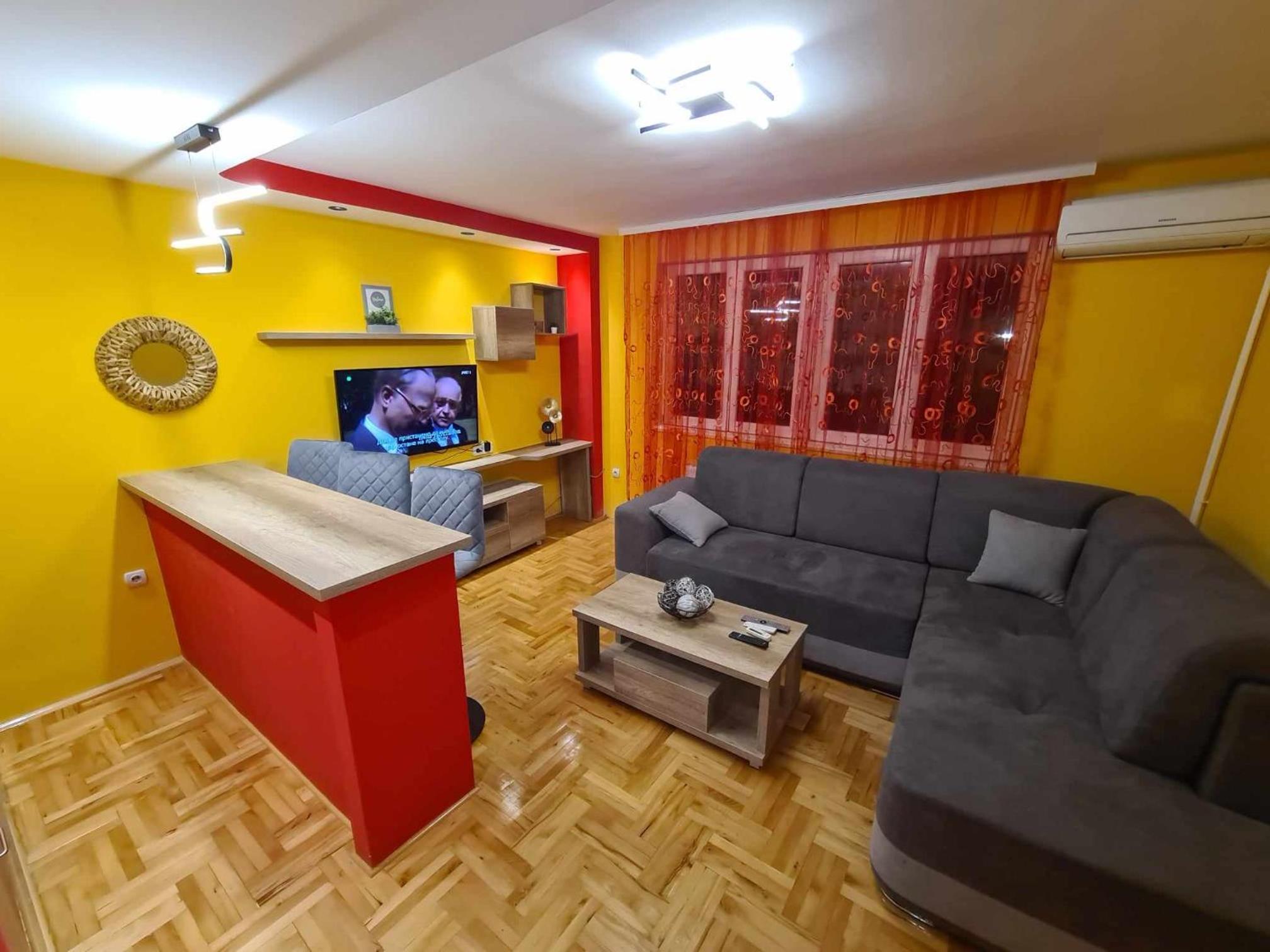 One-Bedroom Apartment photo 1