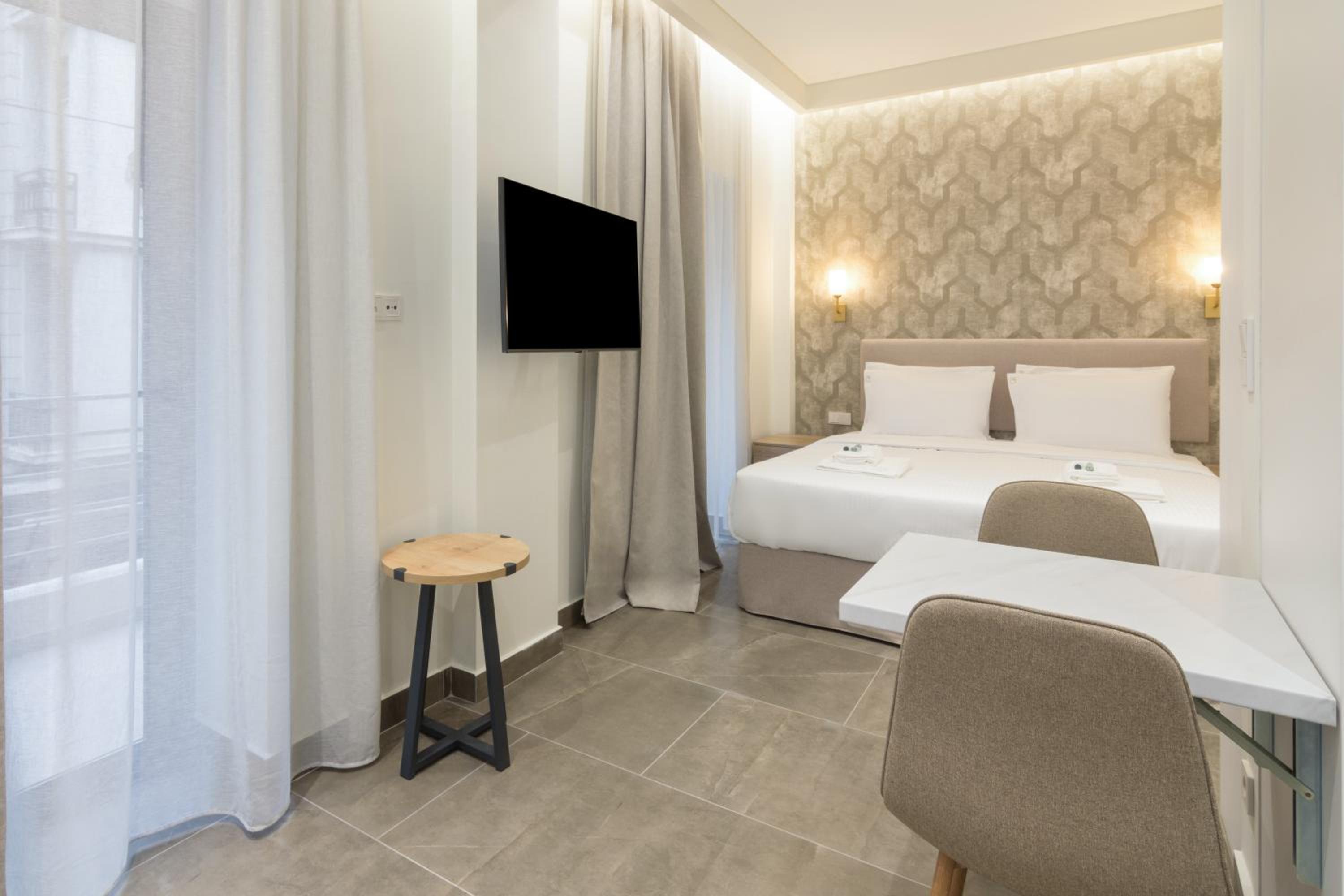Studio Apartment with Balcony photo 1