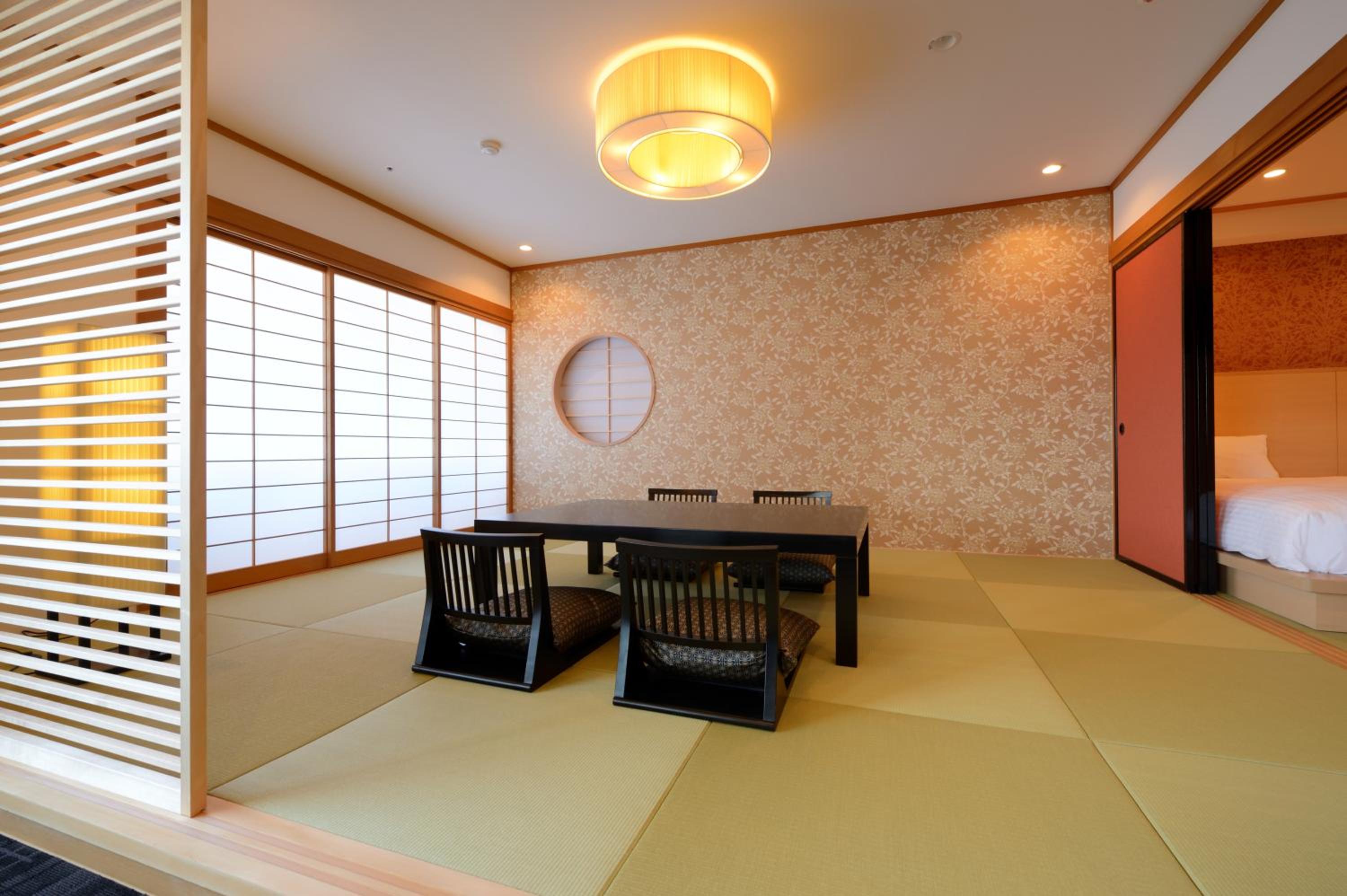 Japanese-Western Style Privilege Deluxe Suite with Two Single Beds and Two Futon Beds - Mountain View photo 3