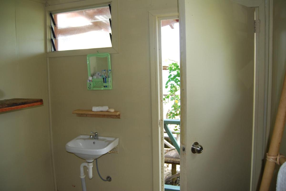 Two-Bedroom Deluxe Bungalow - Water front photo 3