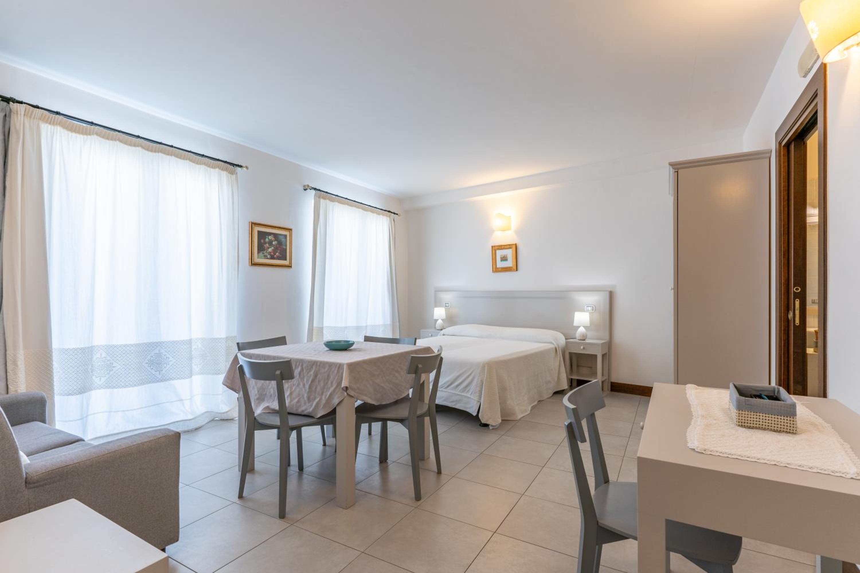 Junior Suite with Balcony - Photo 1