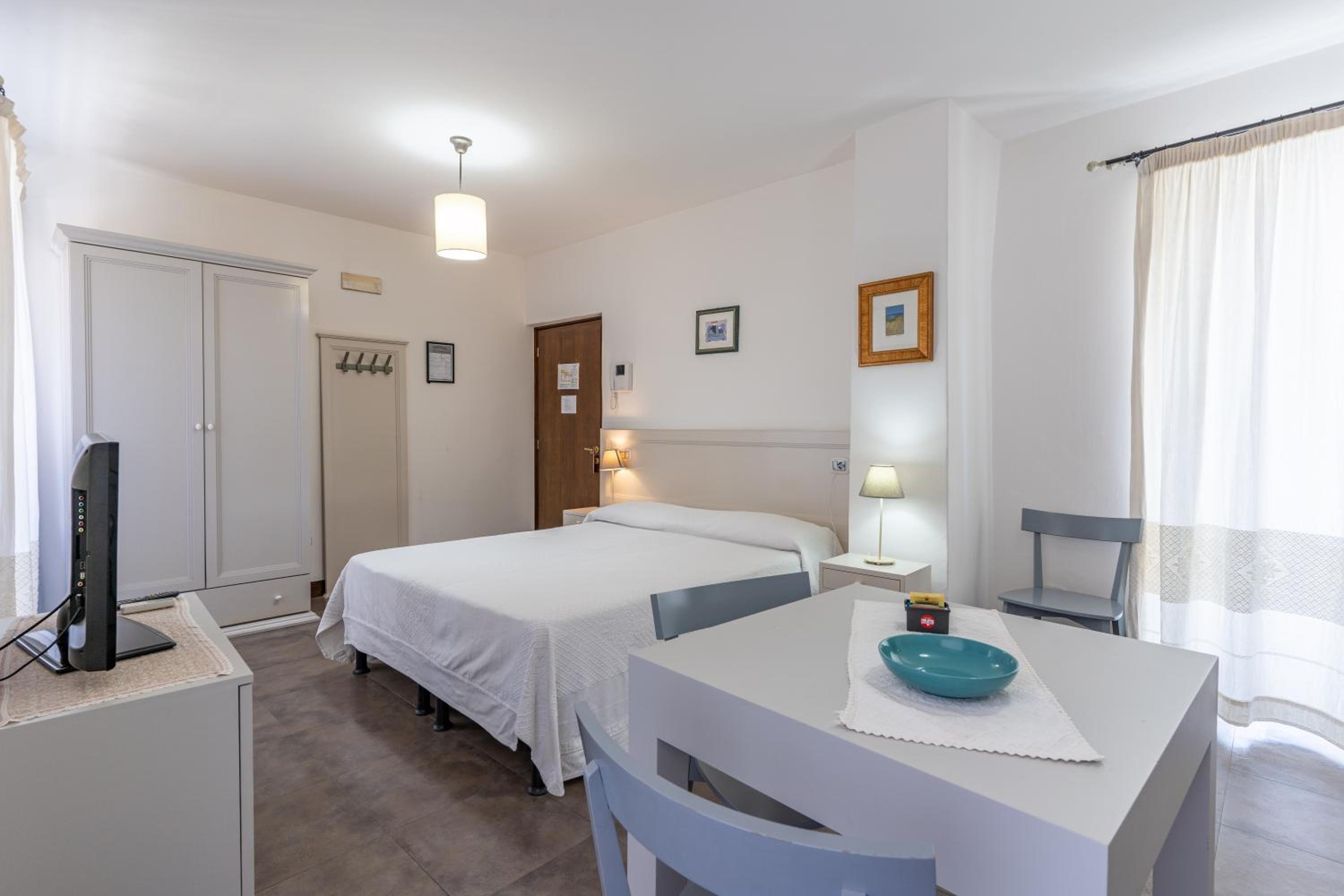 Junior Suite with Terrace - Photo 3