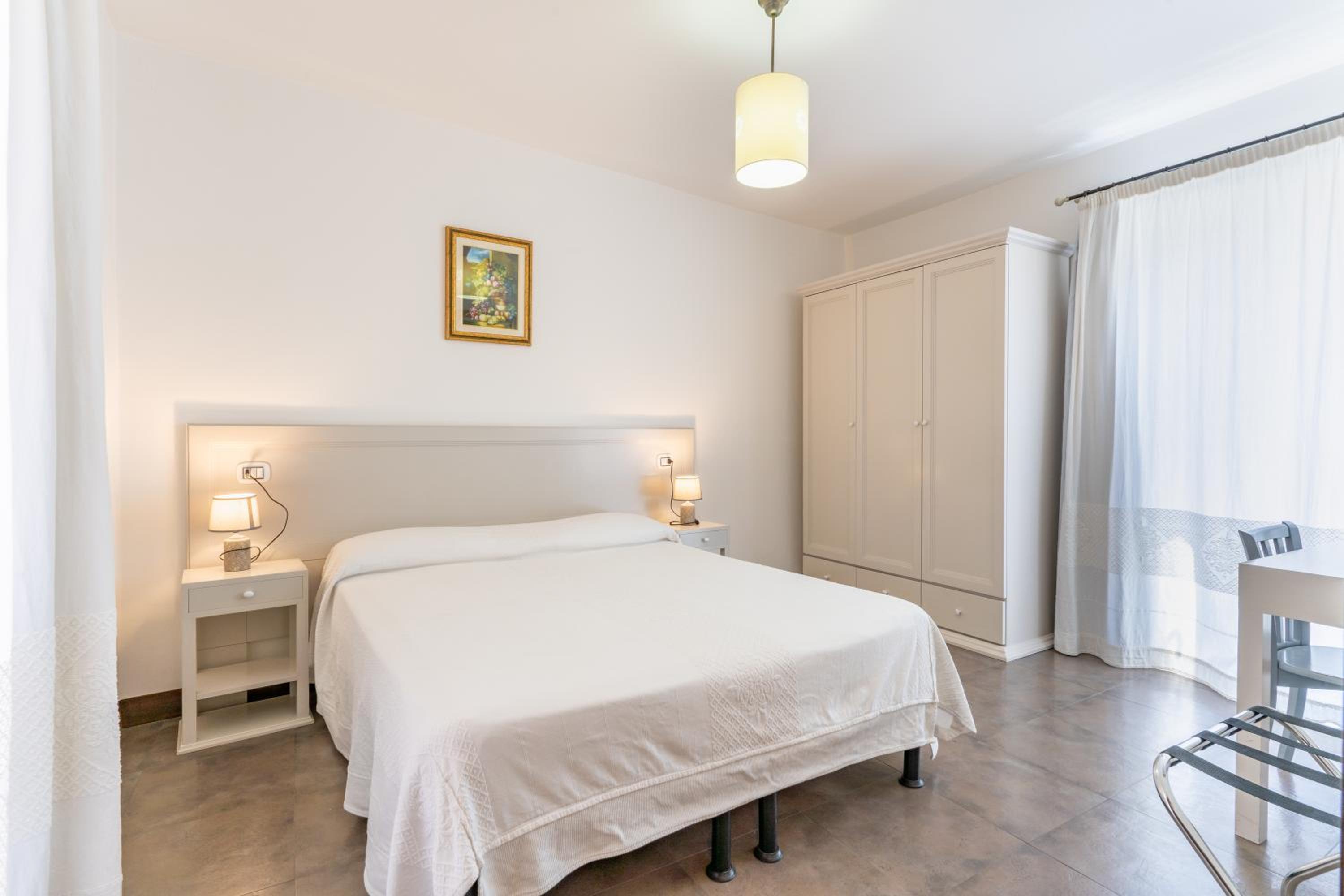 One-Bedroom Suite with Balcony - Photo 8