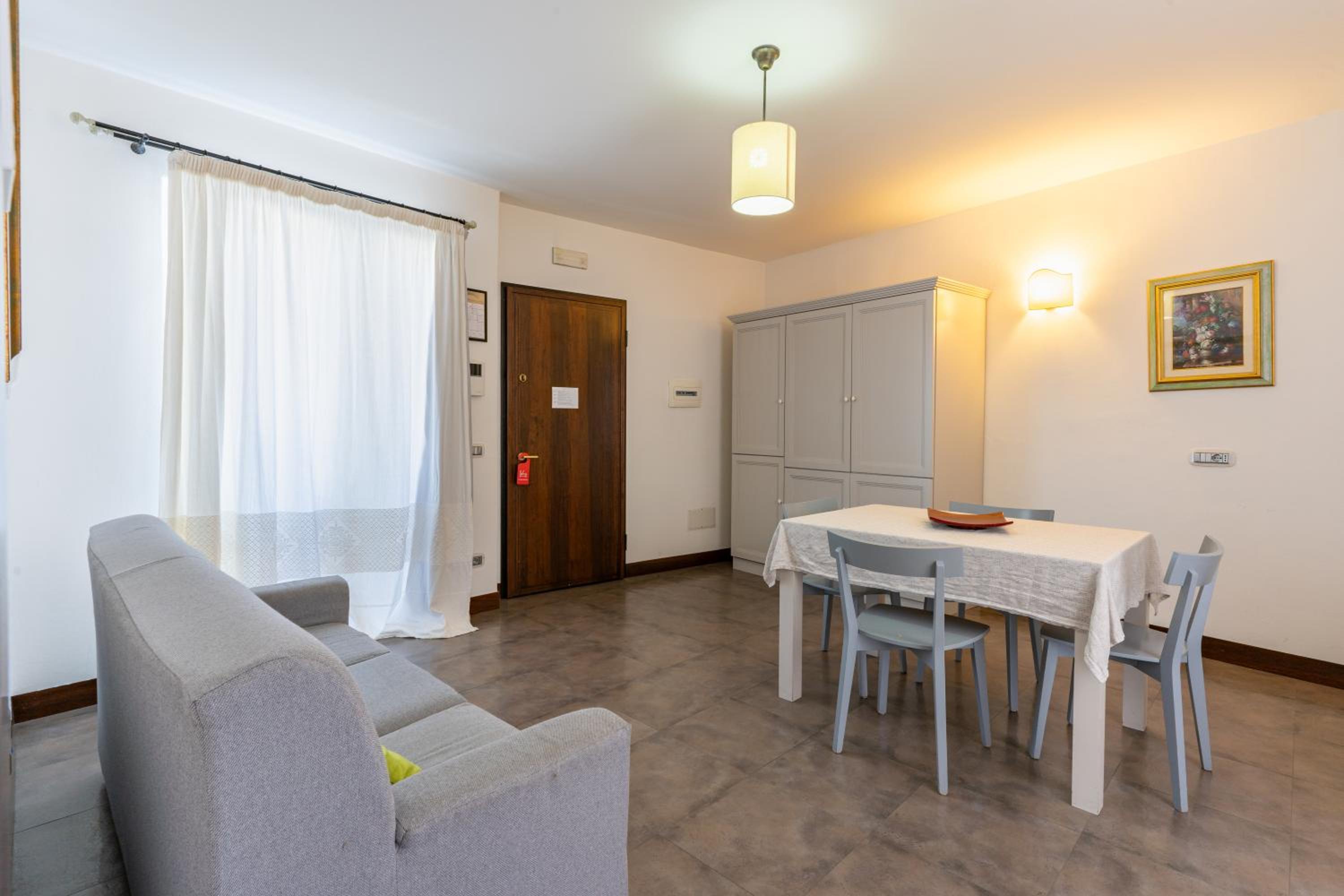 One-Bedroom Suite with Balcony - Photo 1