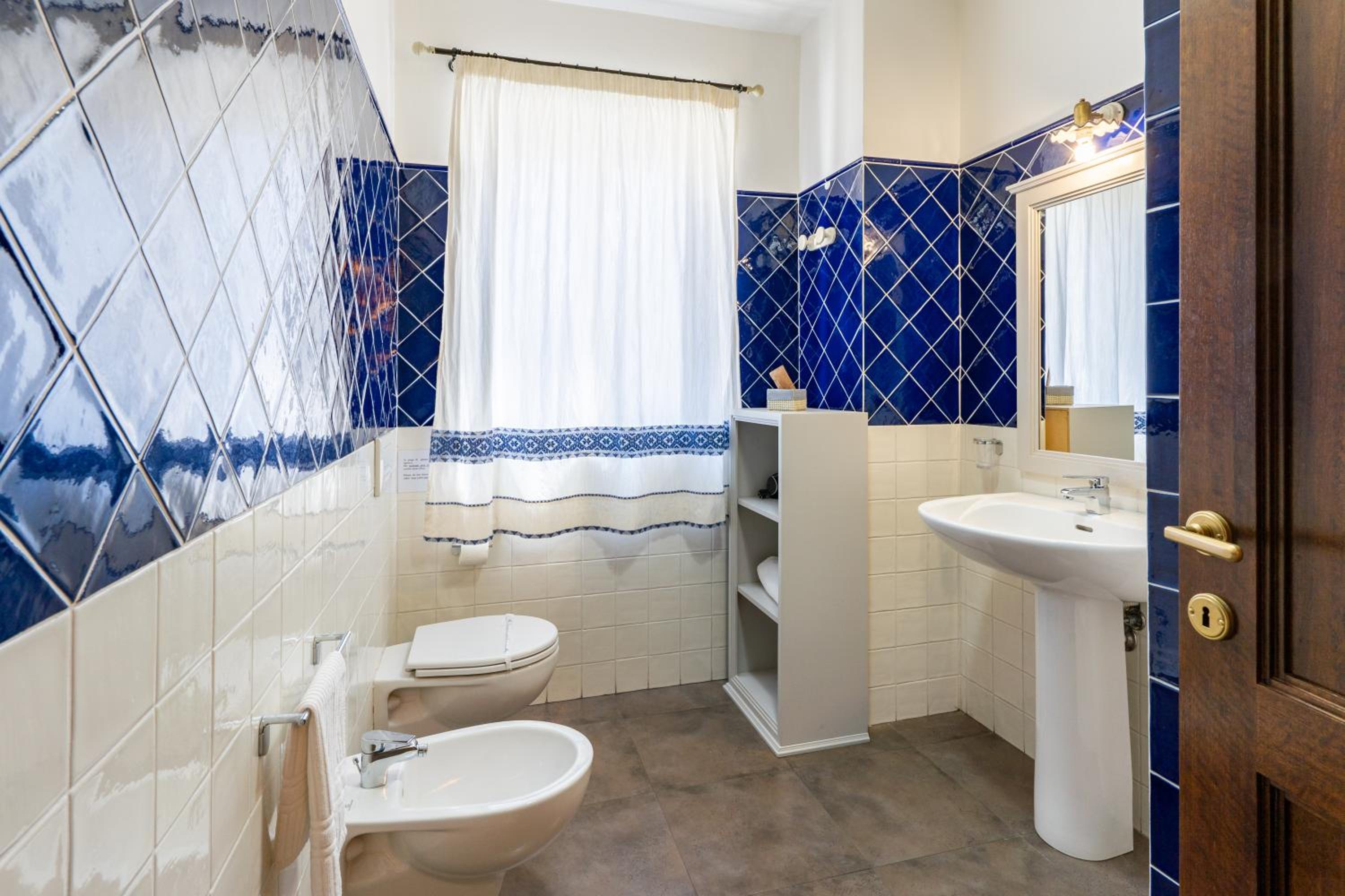 One-Bedroom Suite with Balcony - Photo 10