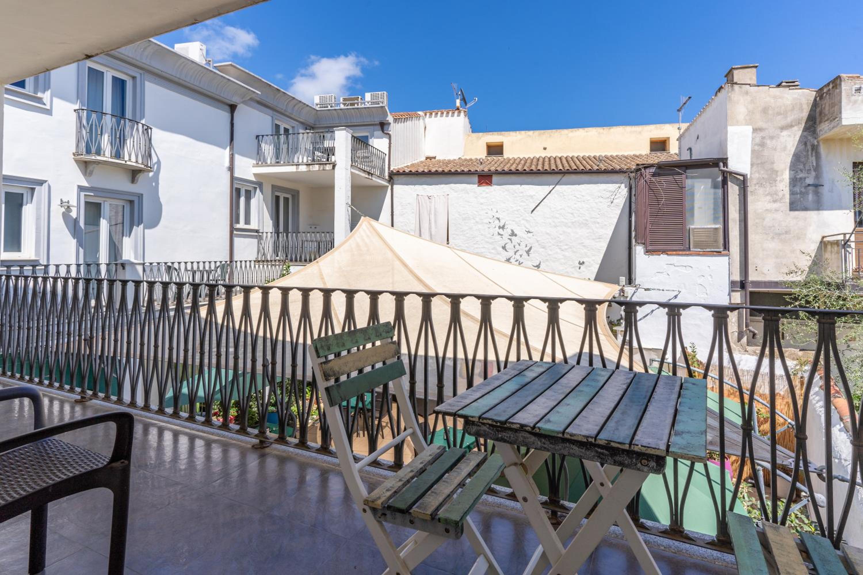Junior Suite with Balcony - Photo 8