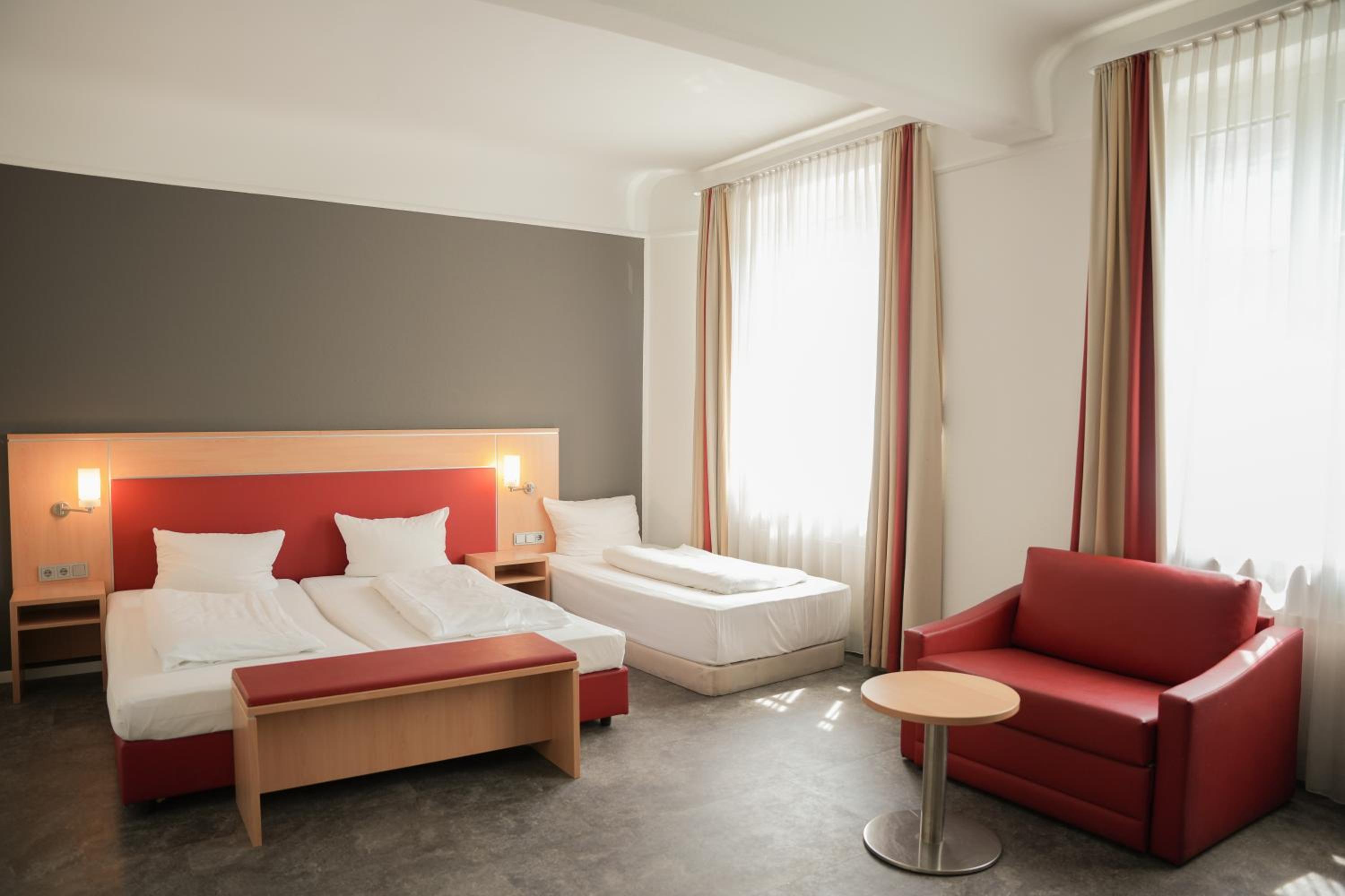 Standard Triple Room - Photo 1