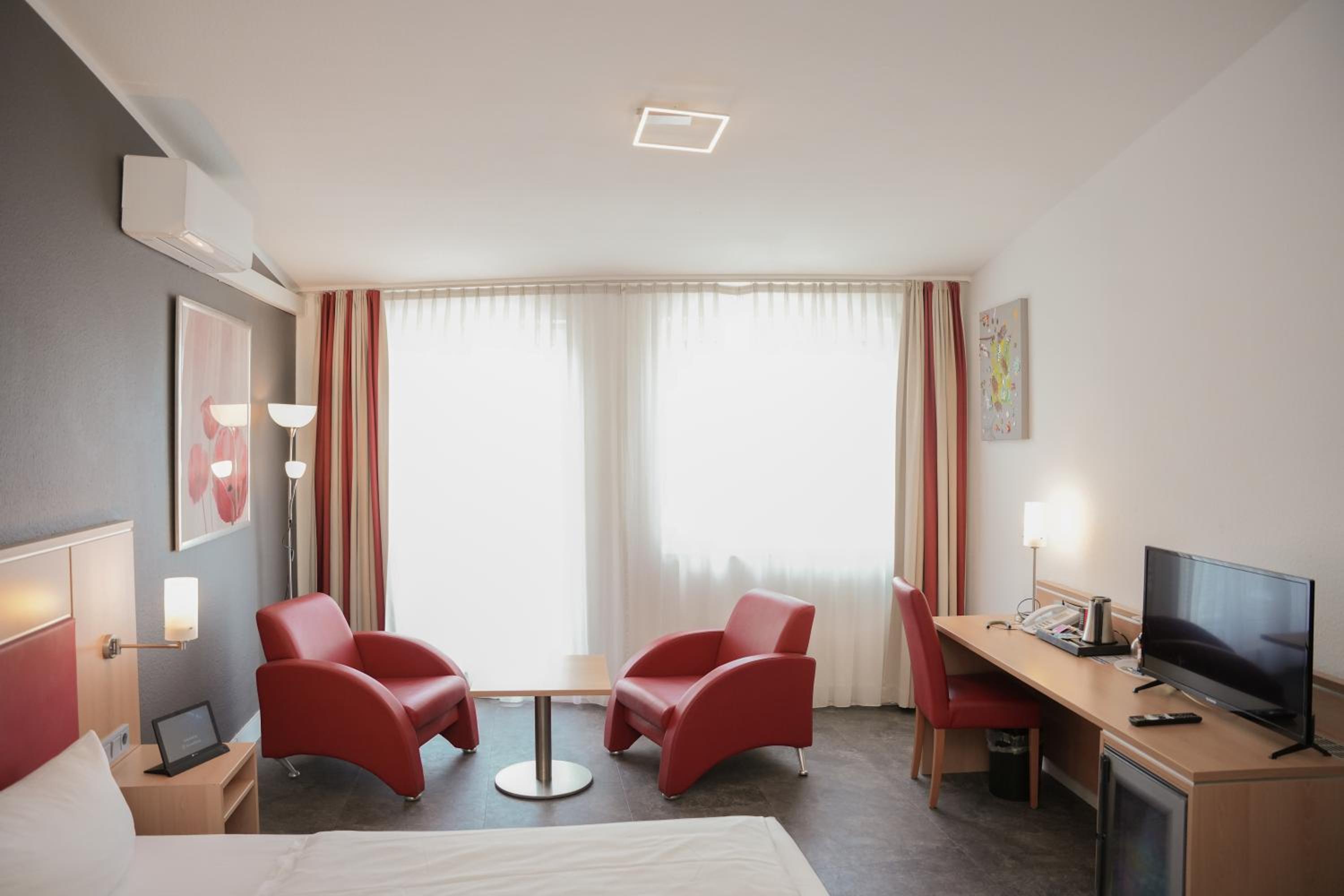 Comfort Double Room with Sofa Bed - Photo 13