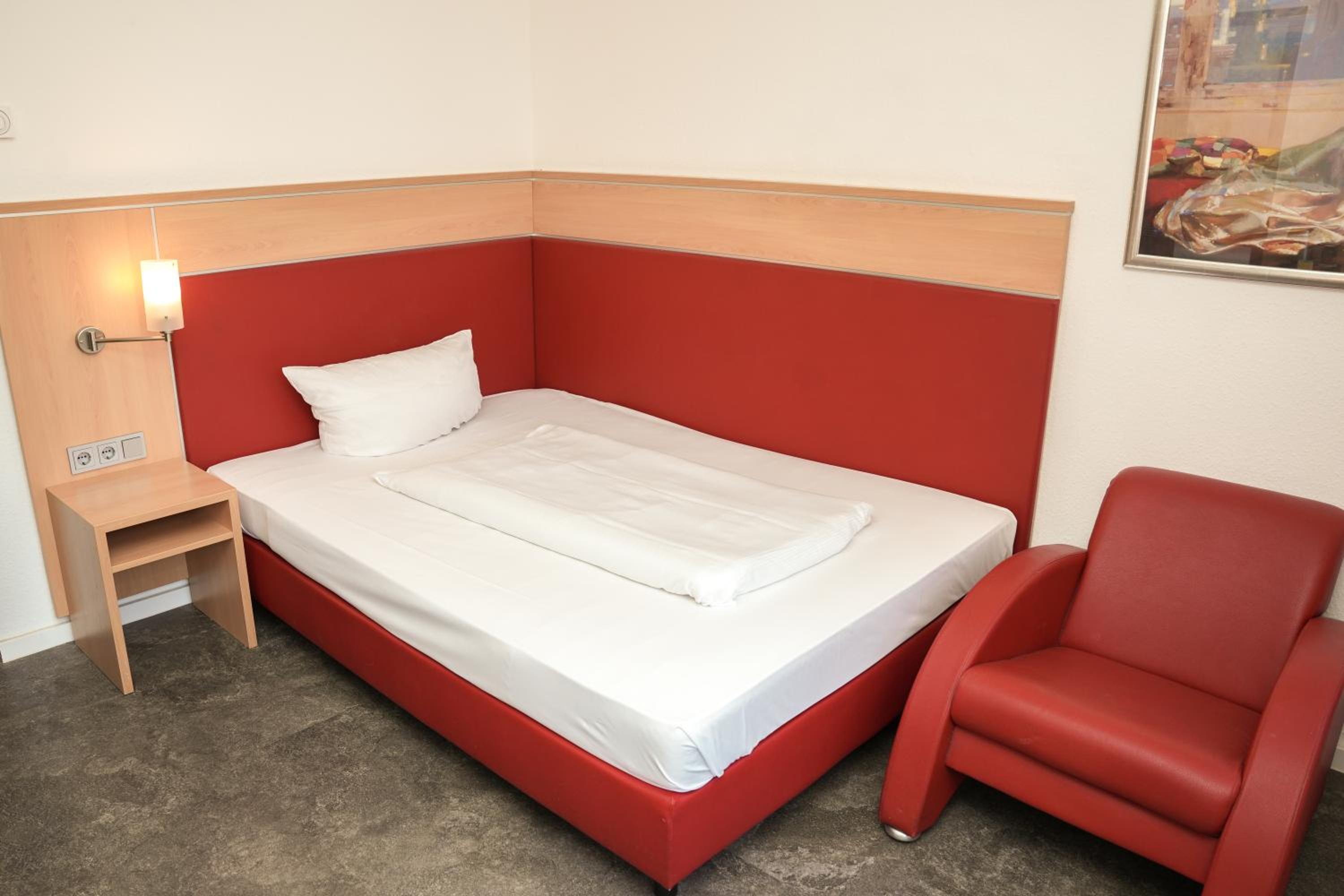 Queen Room with Air Conditioning photo 3