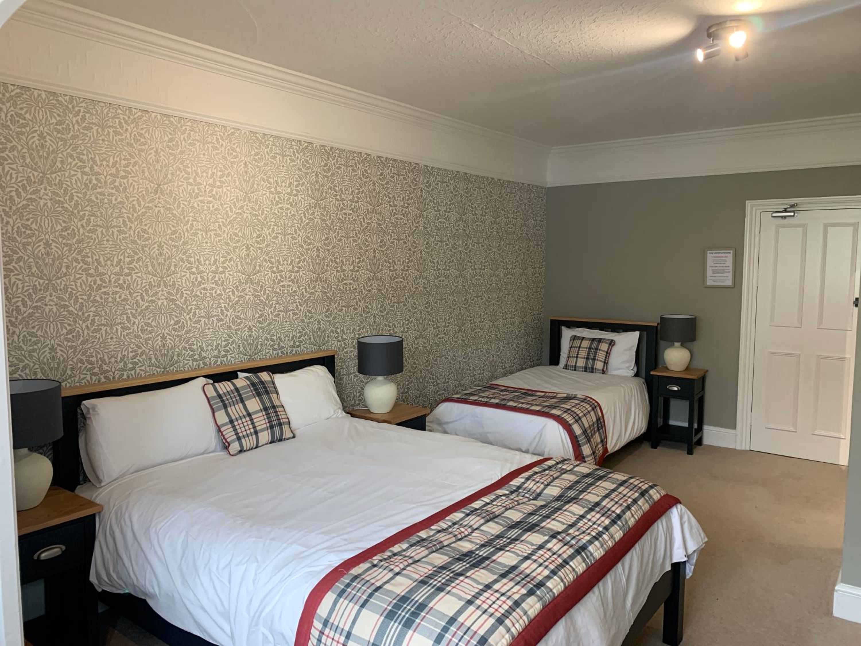 Family Room (3 Adults)