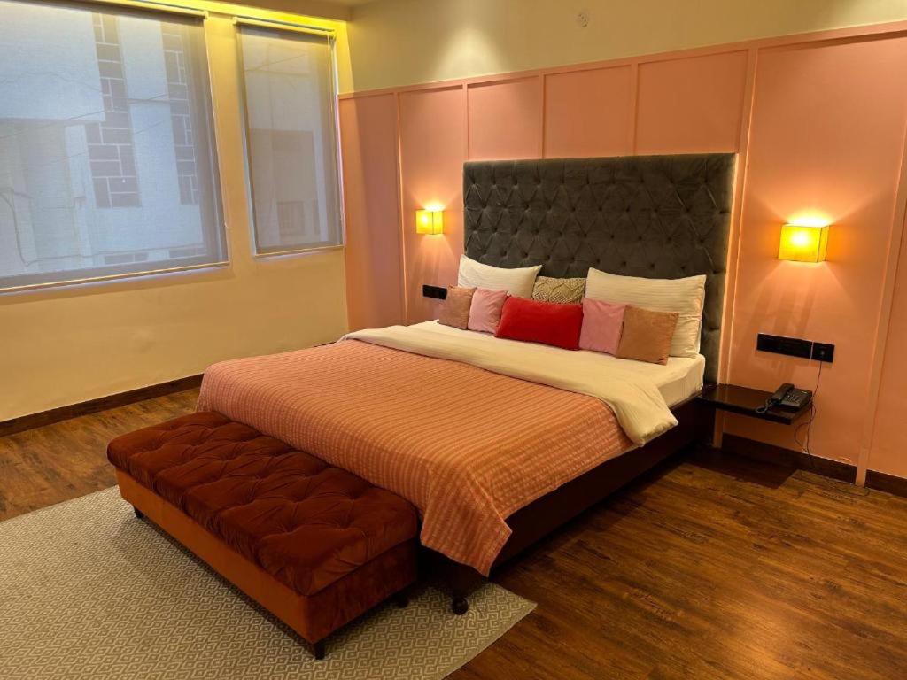 Deluxe Room - Photo 10