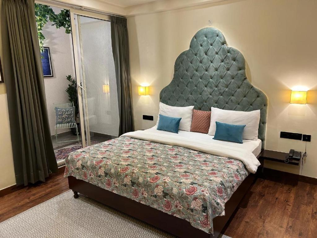 Deluxe Room - Photo 16