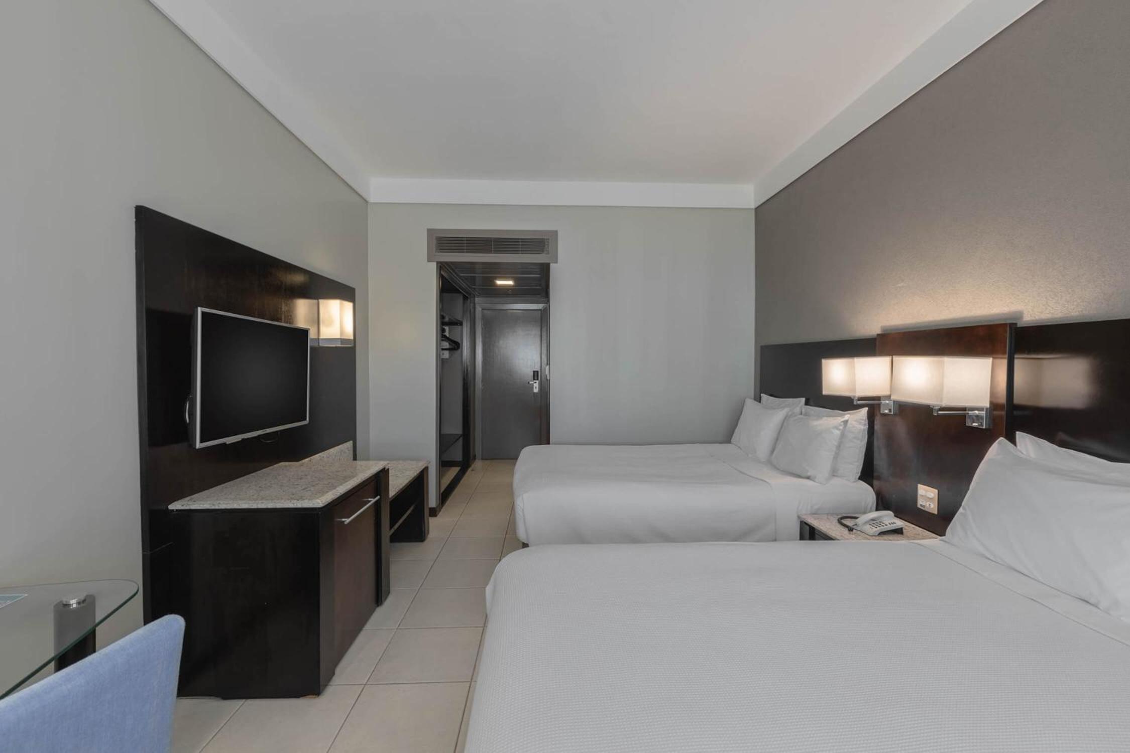 Deluxe Room with Two Double Beds photo 2