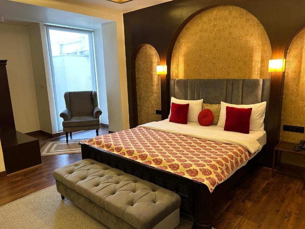 Deluxe King Room