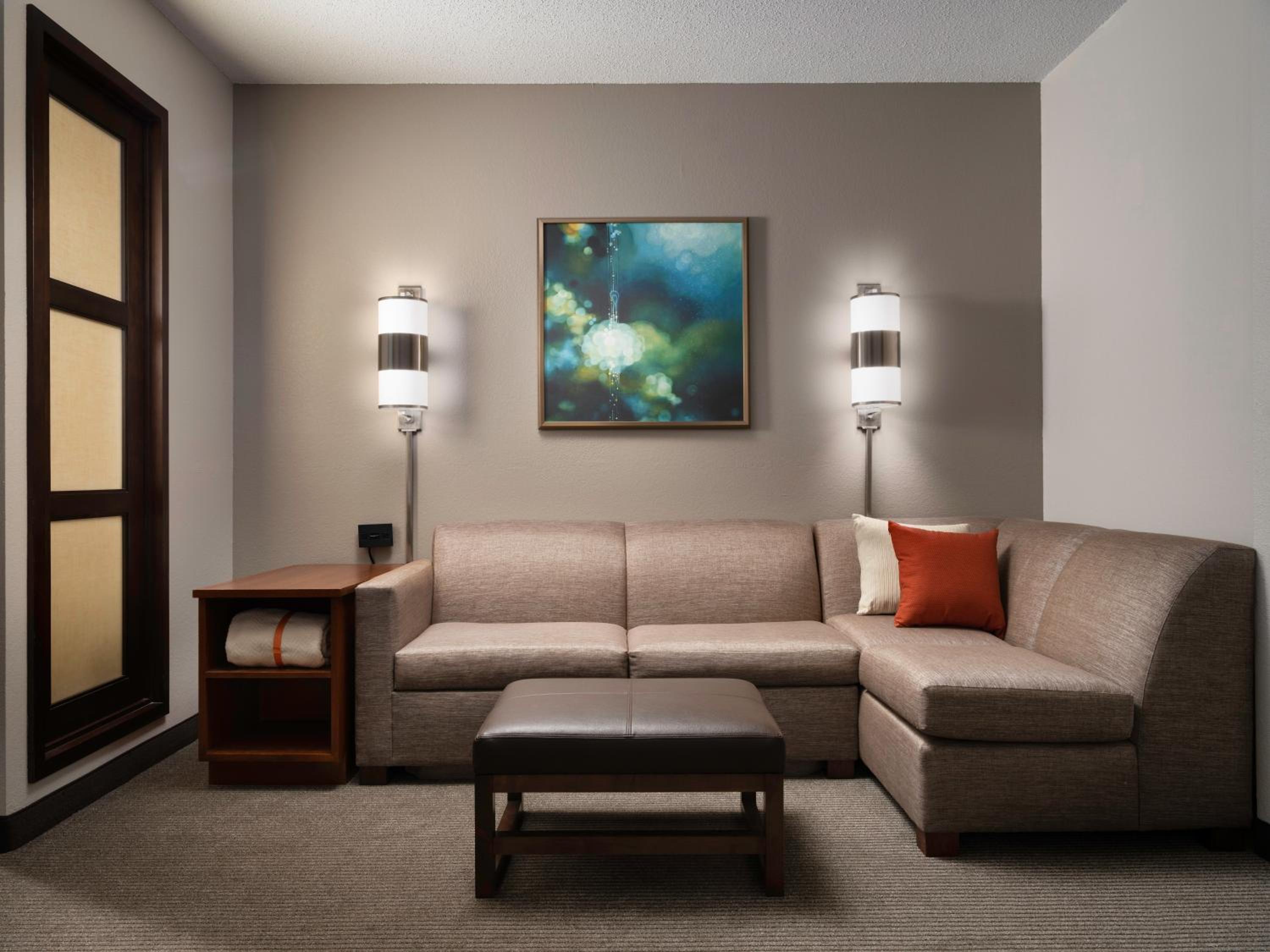 Double Room with Two Double Beds and Sofa Bed - Photo 3