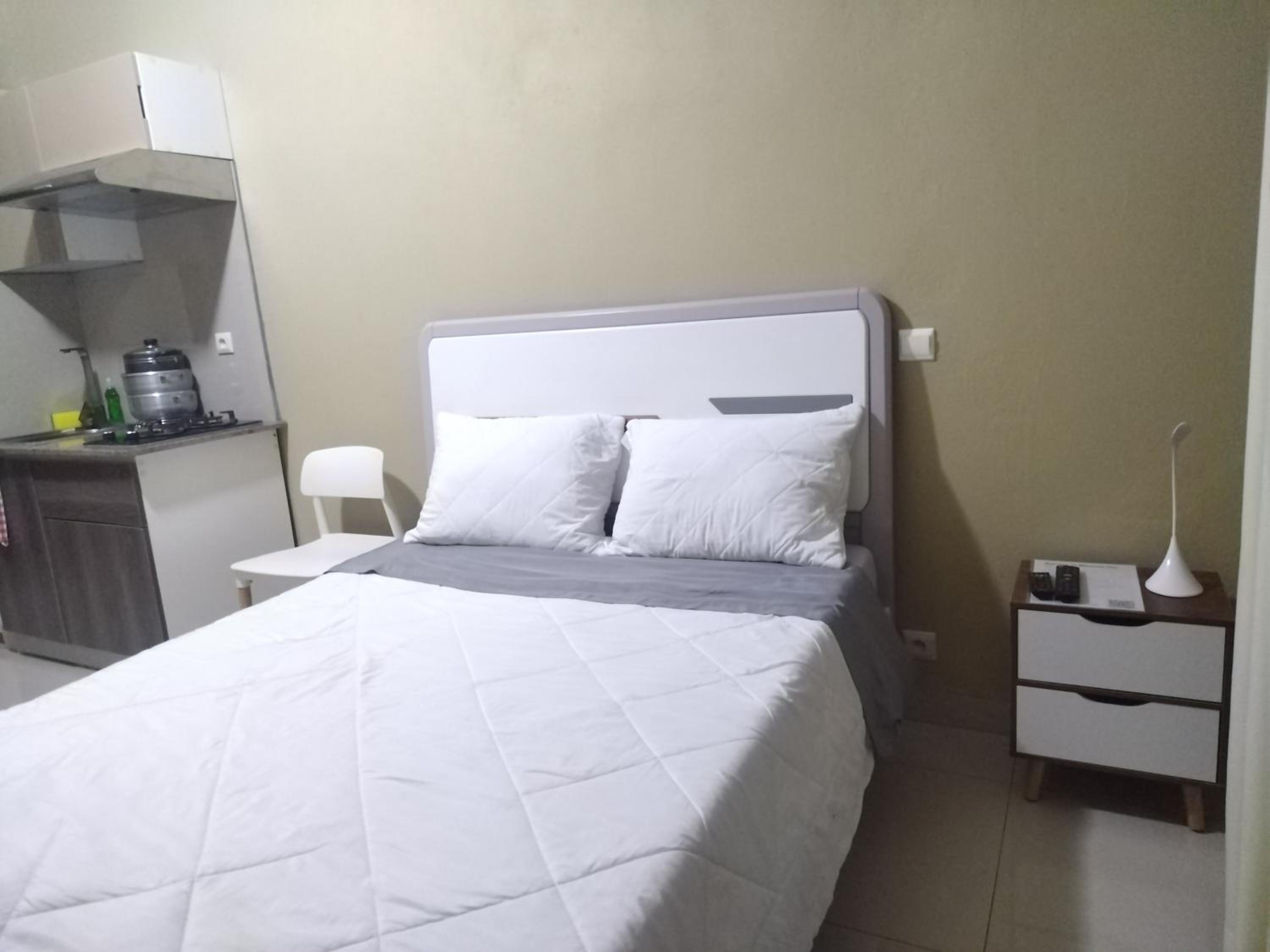 Studio Apartment with Balcony photo 1