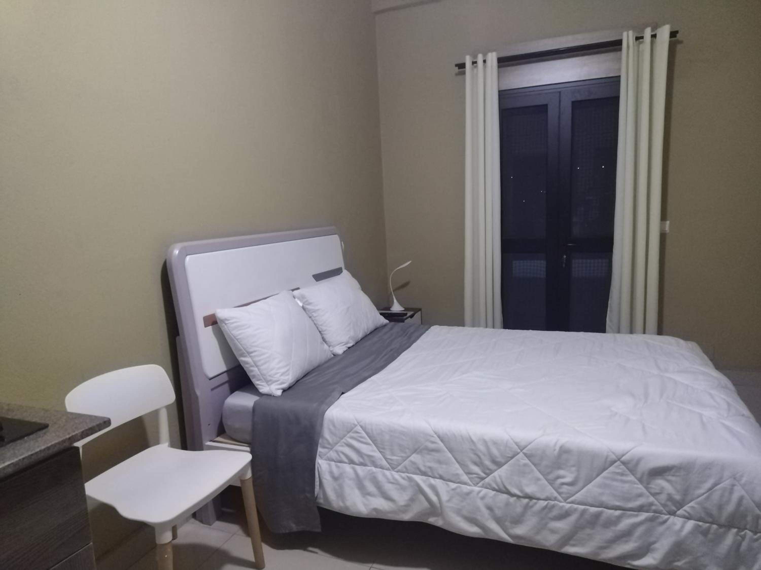 Studio Apartment with Balcony photo 3