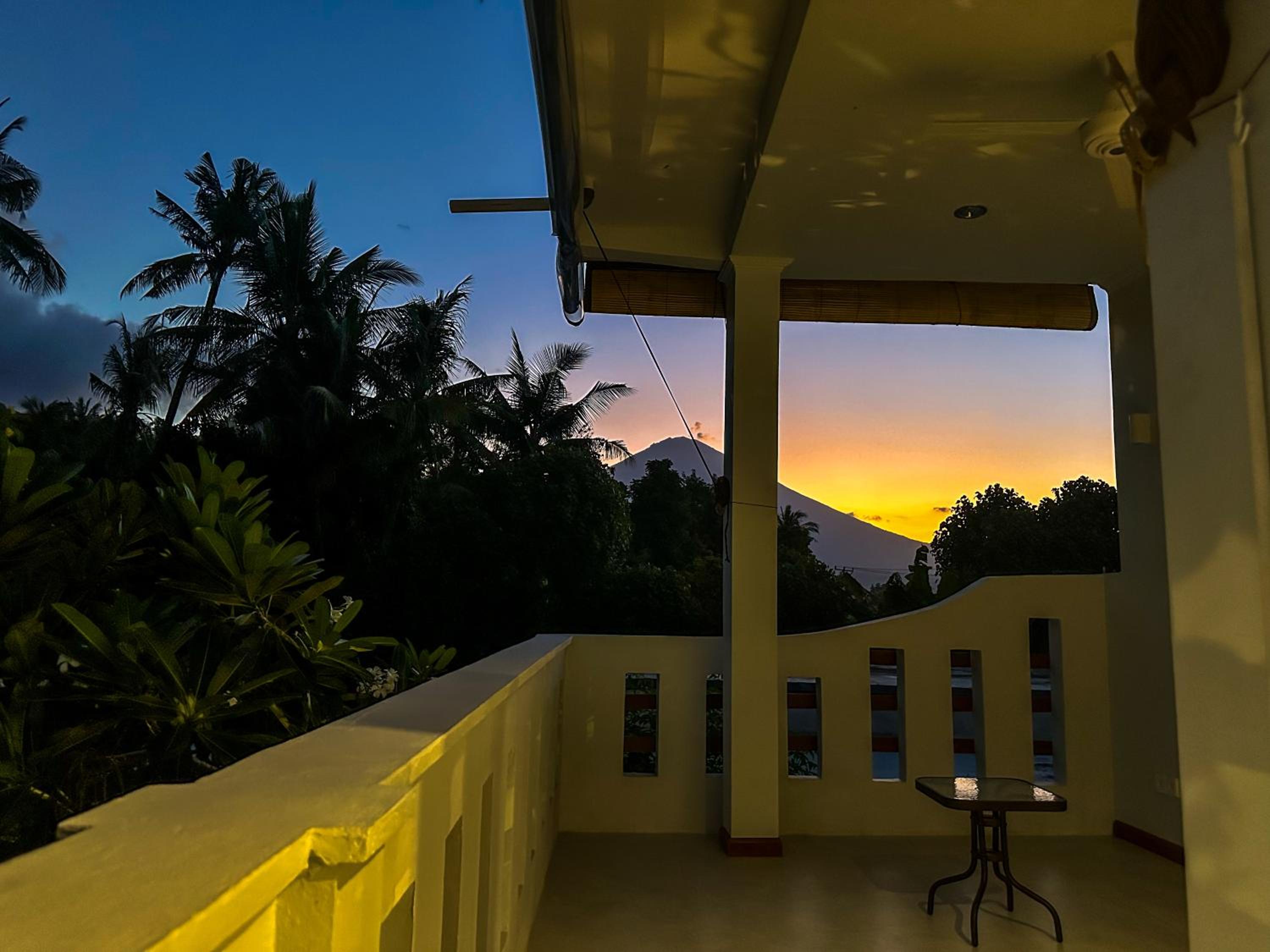 Two-Bedroom Apartment with Mountain View - Photo 13