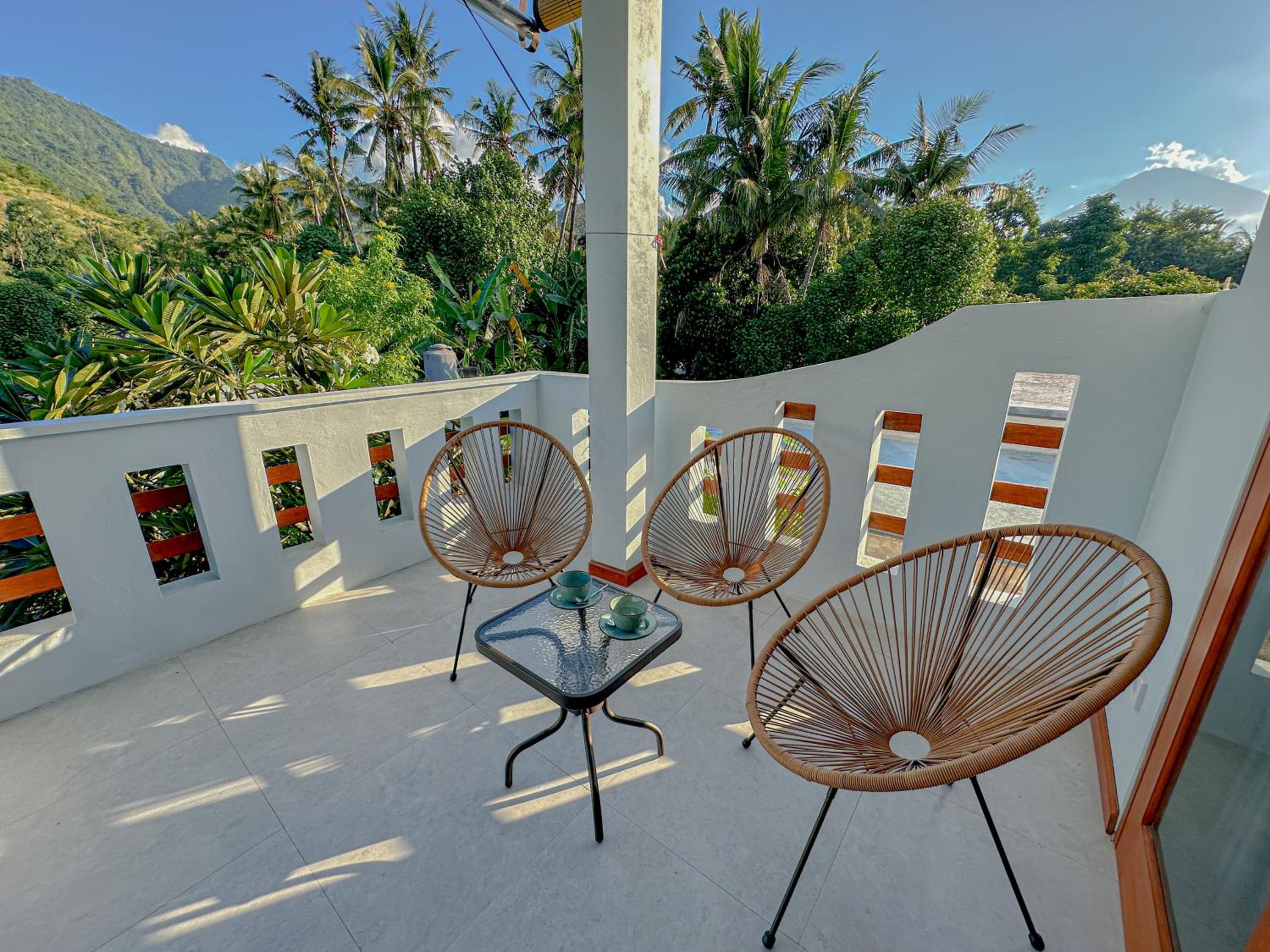 Two-Bedroom Apartment with Mountain View - Photo 12