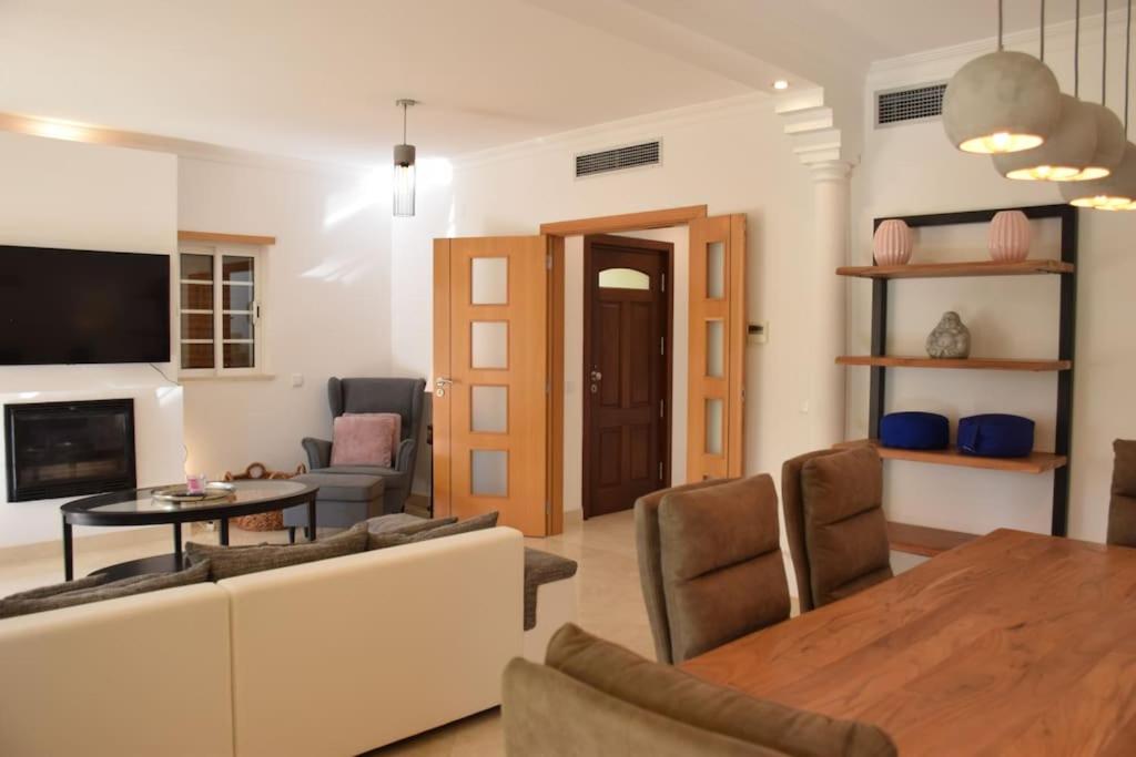 Three-Bedroom Villa photo 3