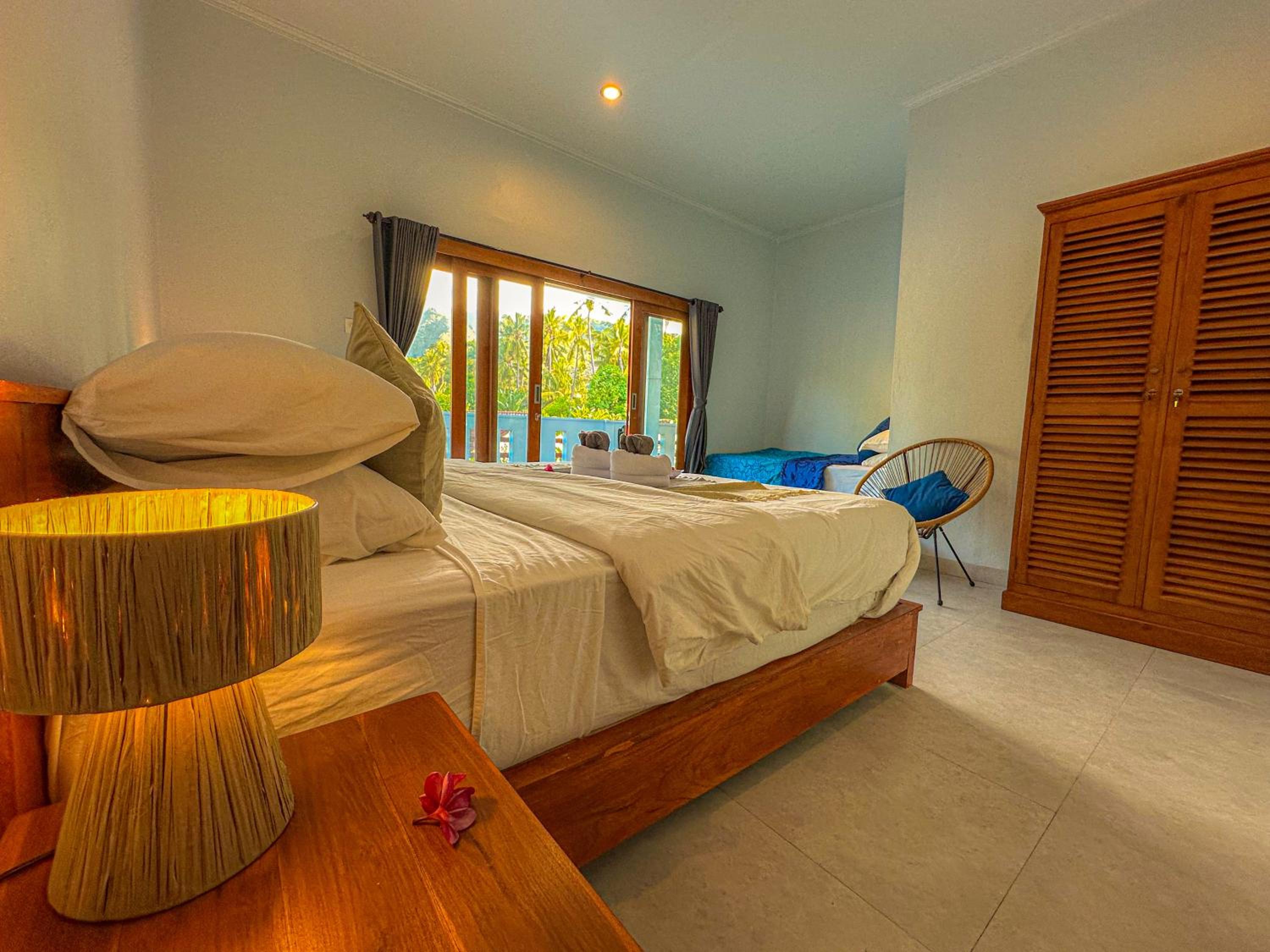 Two-Bedroom Apartment with Mountain View - Photo 1