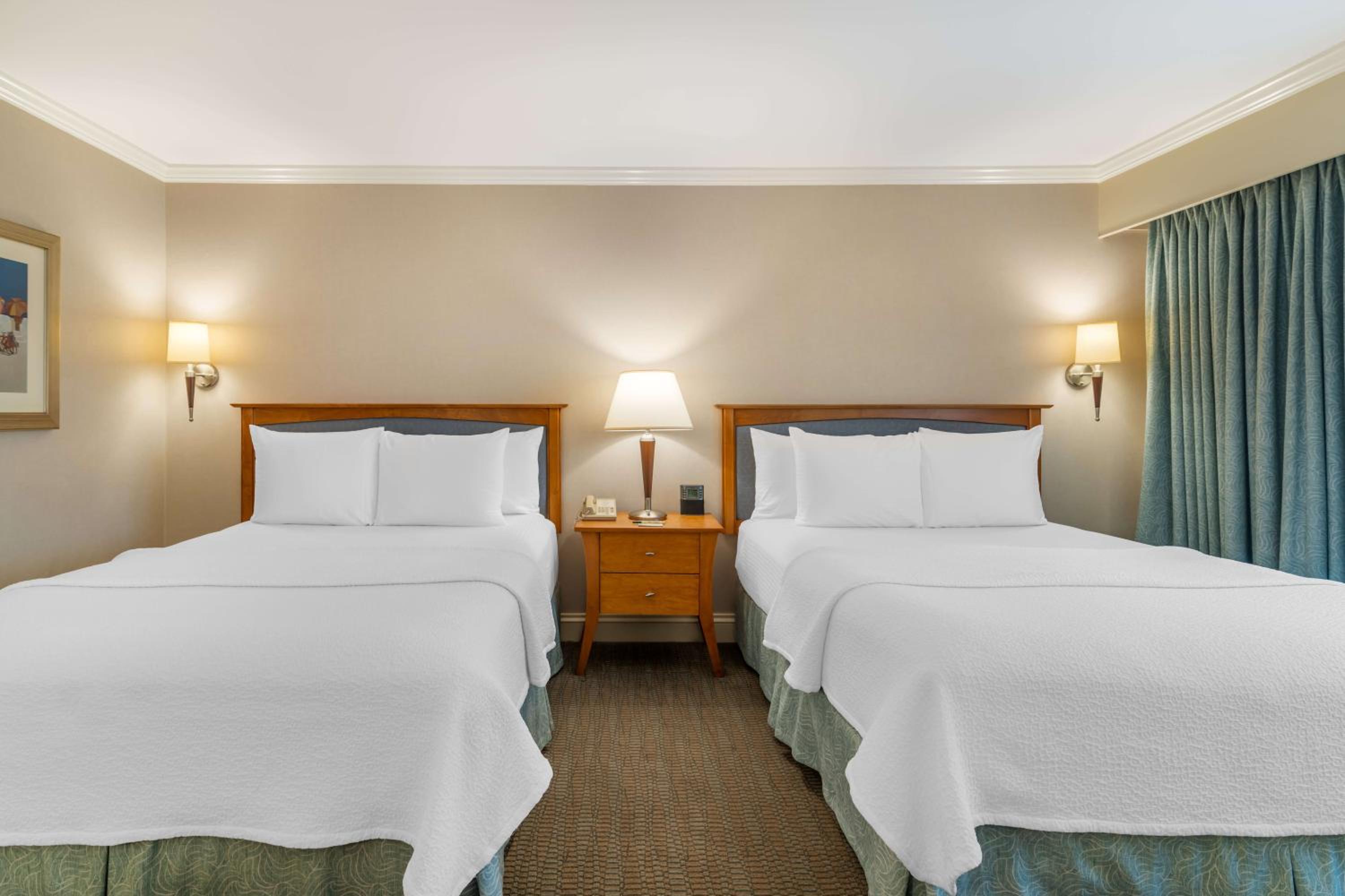 2 Queen Beds Premium Accessible photo 2