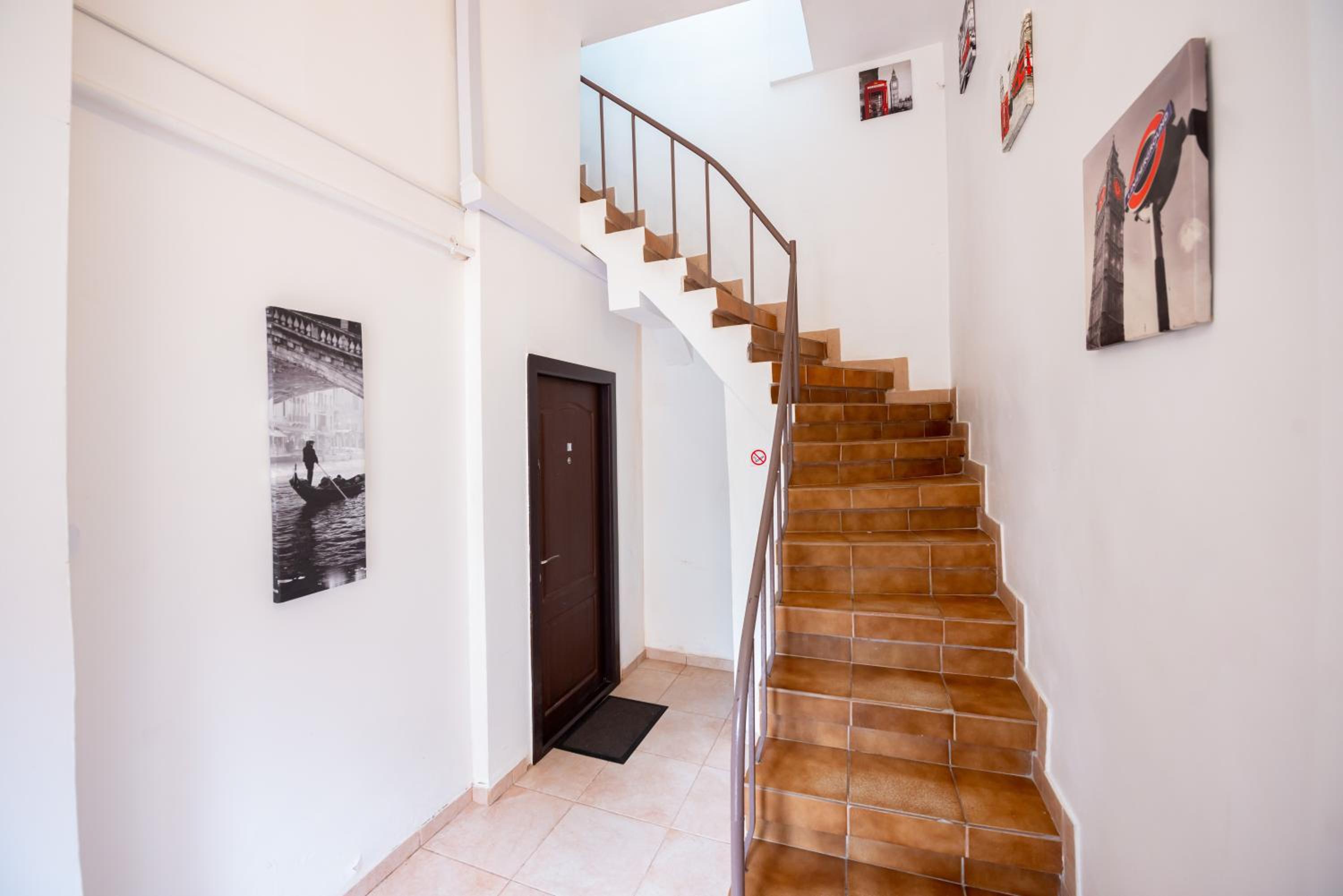 Two-Bedroom Apartment - Photo 2