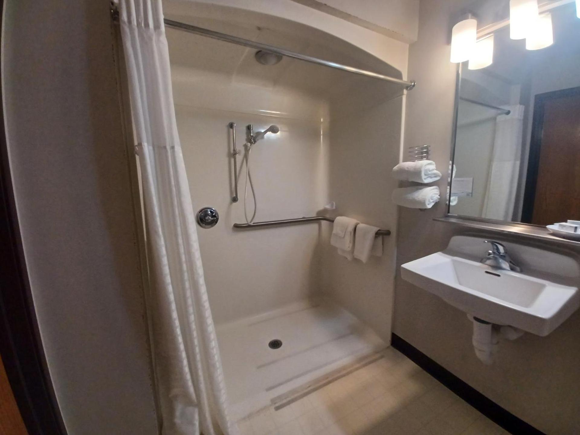 Double Room - Disability Access/Non-Smoking - Photo 5