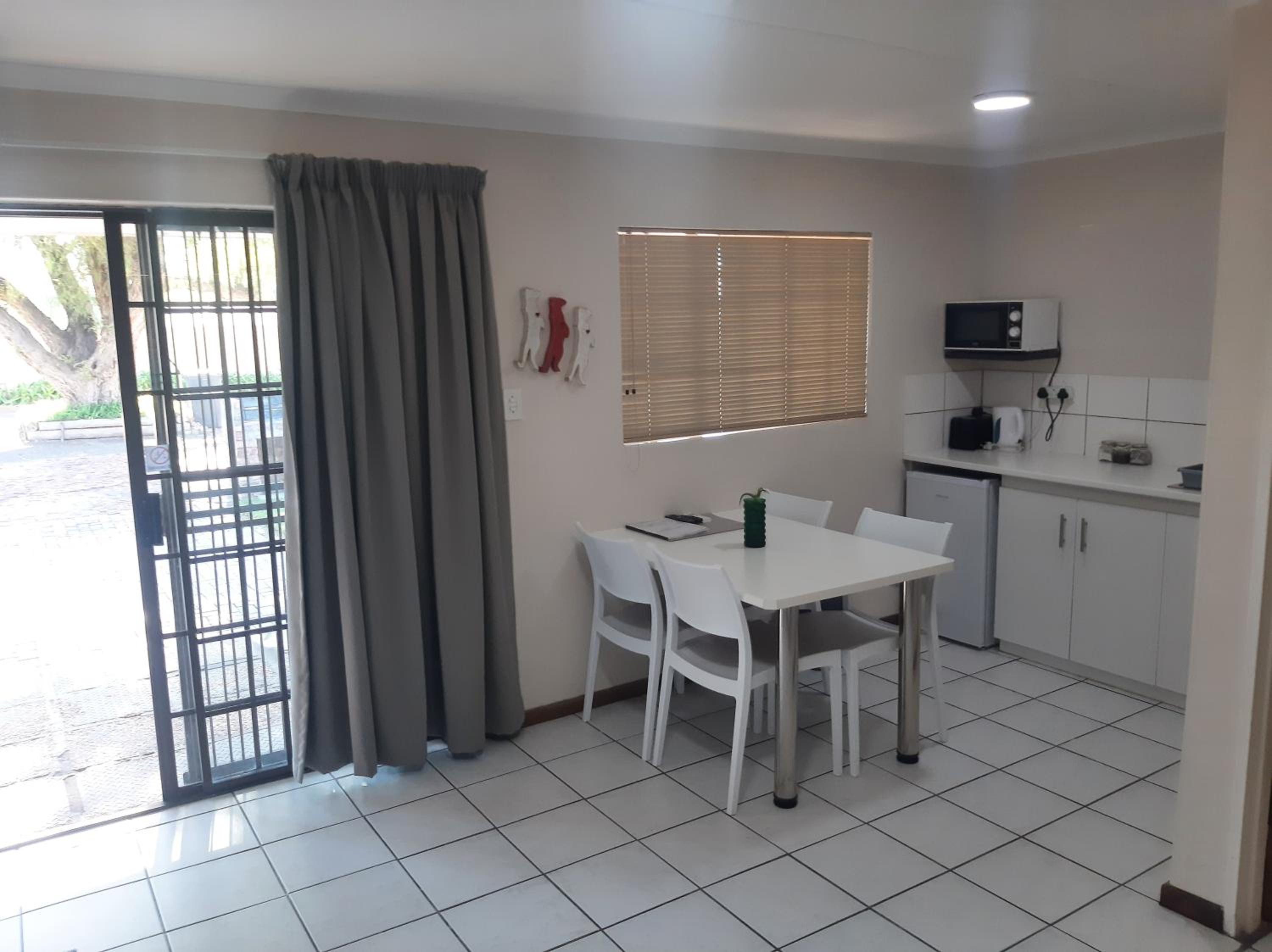 Family Room with Private Bathroom - Photo 8