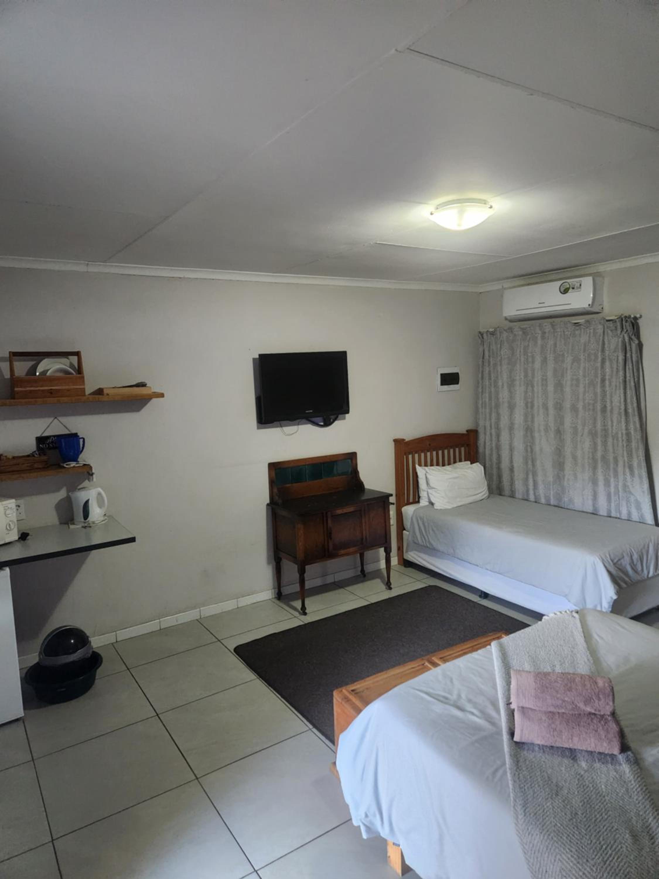 Deluxe Double Room (2 Adults + 1 Child) - Photo 6