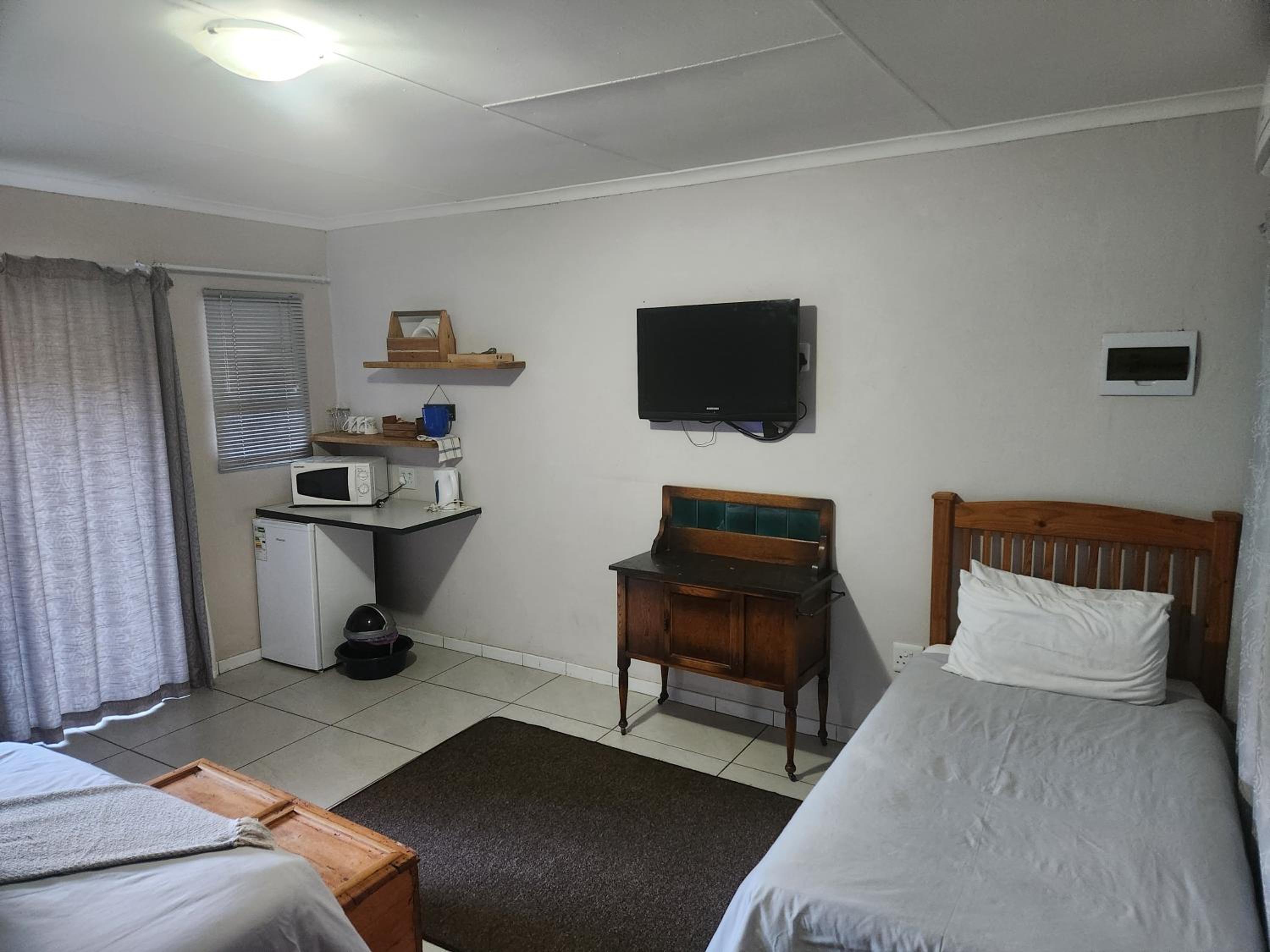 Deluxe Double Room (2 Adults + 1 Child) - Photo 5