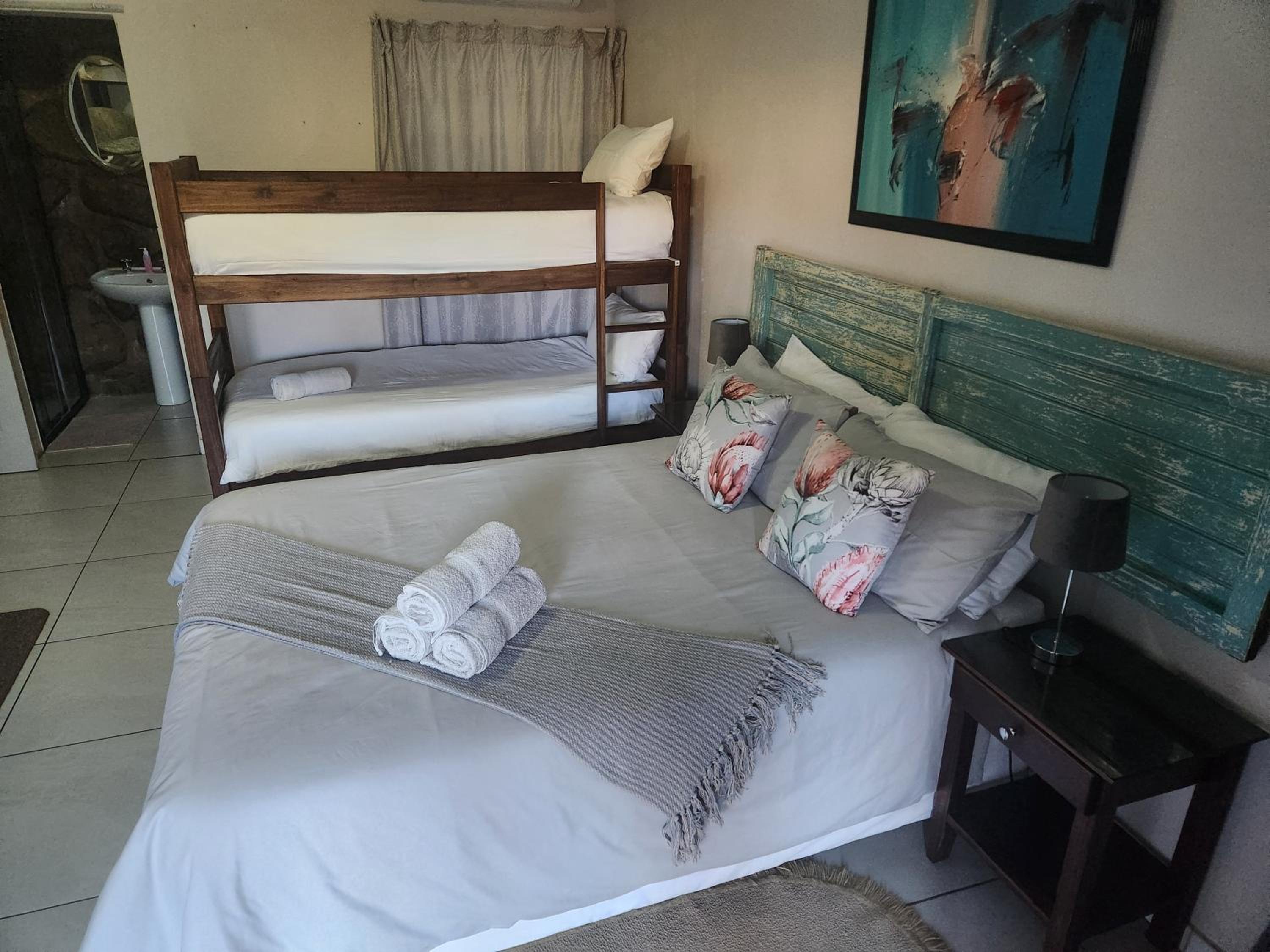 Deluxe Double Room (2 Adults + 1 Child) - Photo 16