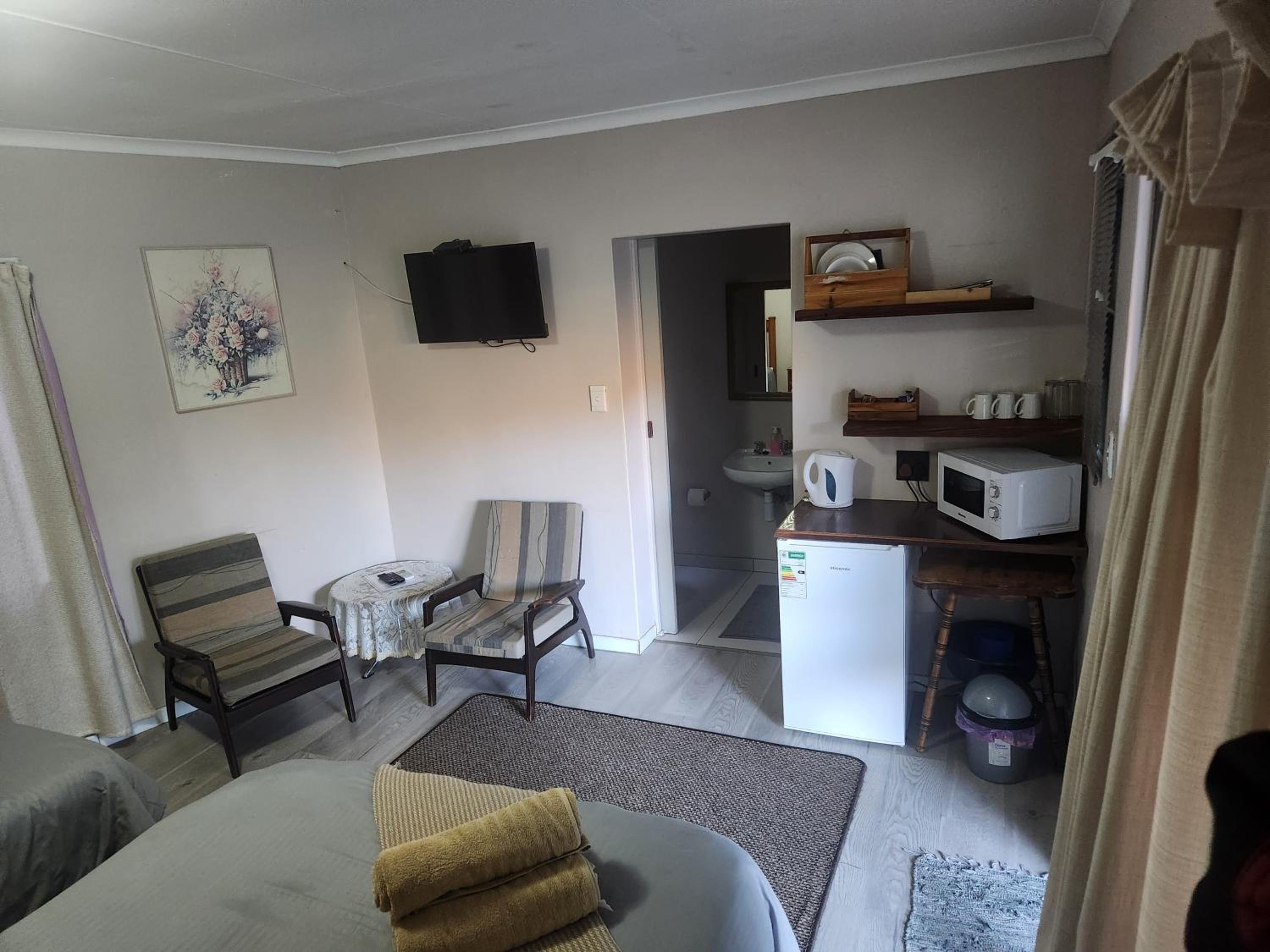 Deluxe Double Room (2 Adults + 1 Child) - Photo 15