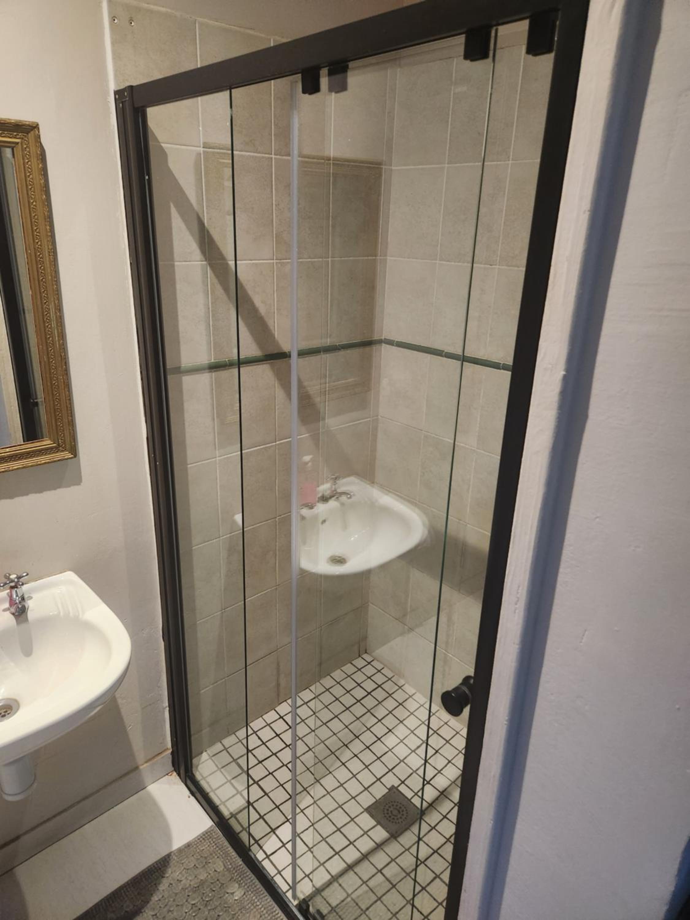 Deluxe Double Room (2 Adults + 1 Child) - Photo 14