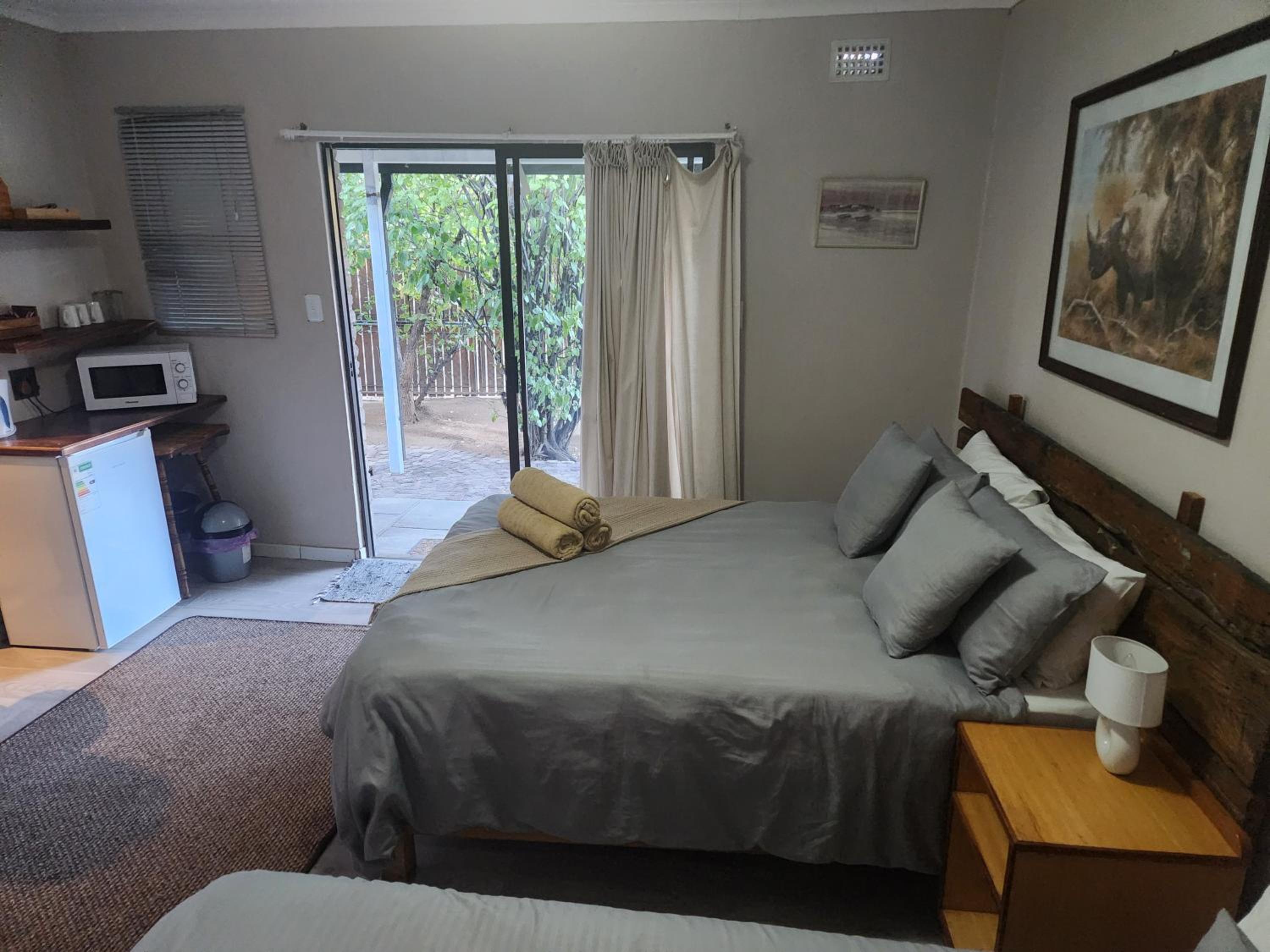Deluxe Double Room (2 Adults + 1 Child) - Photo 13
