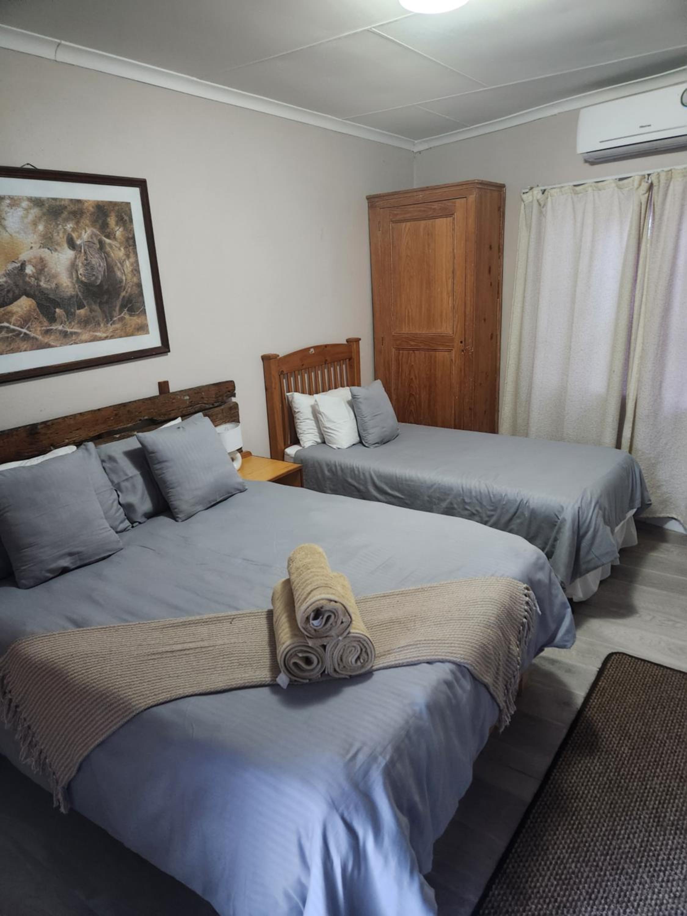 Deluxe Double Room (2 Adults + 1 Child) - Photo 1