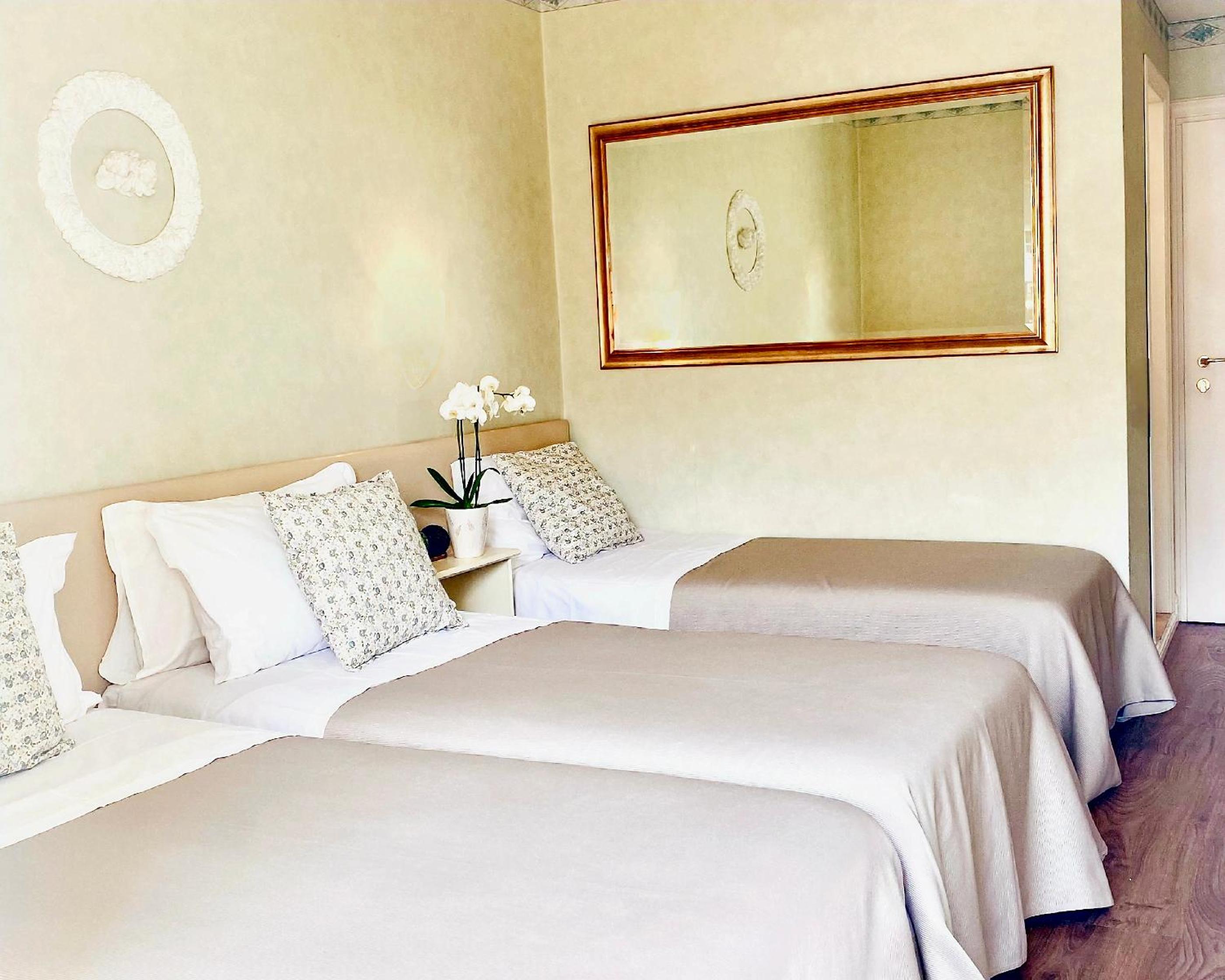 Superior Triple Room with Sea View - Photo 3