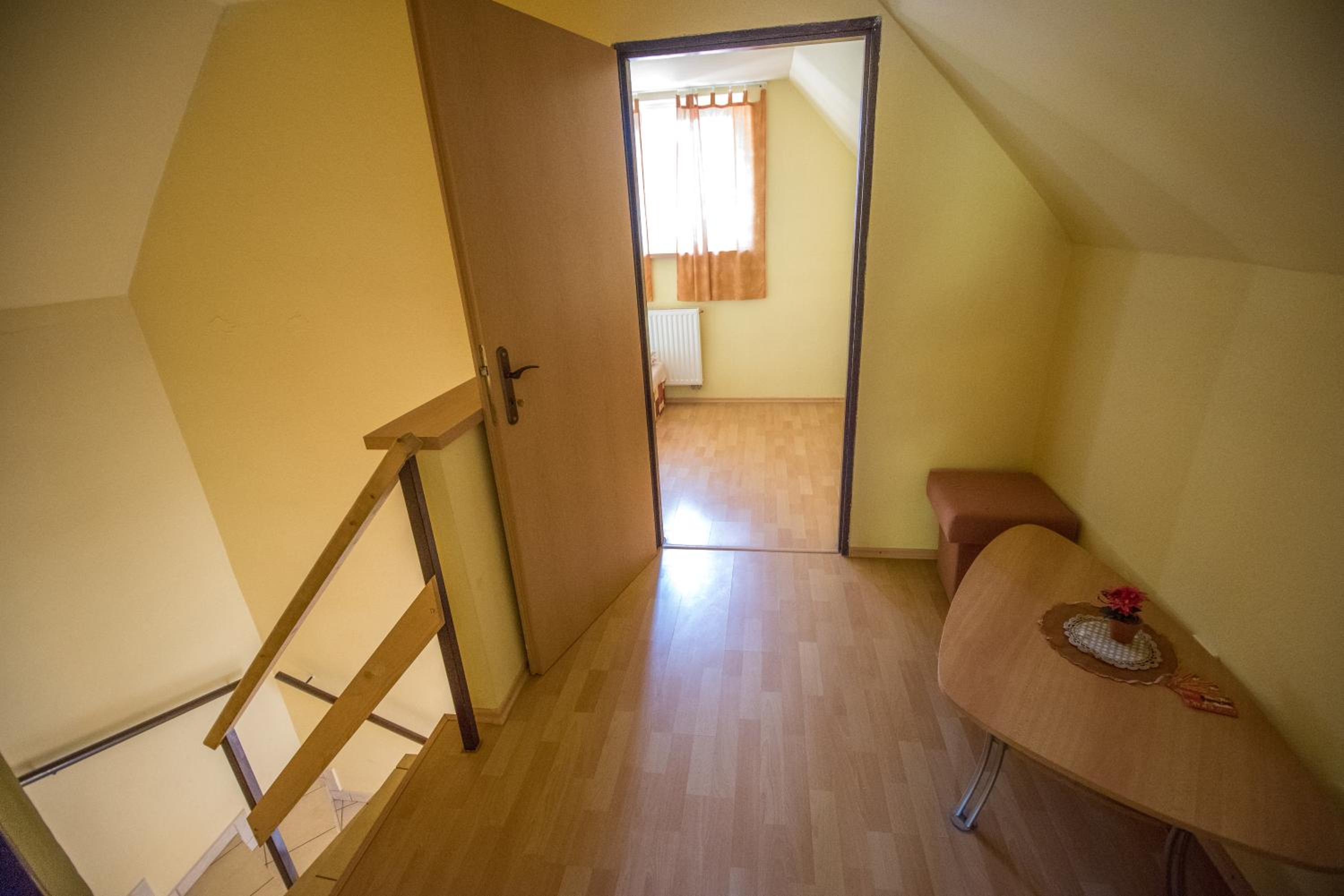 Two-Bedroom House - Photo 23