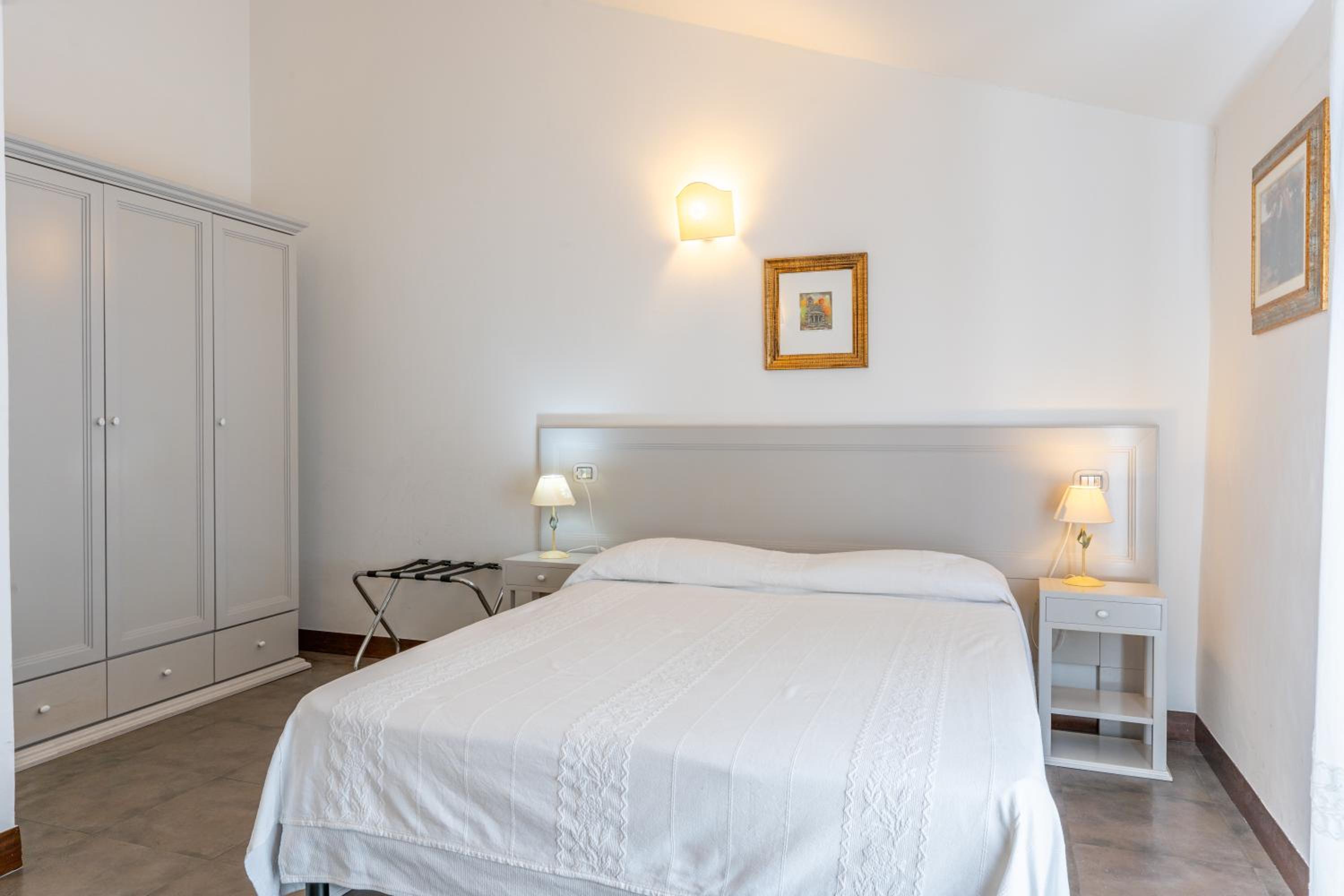 One-Bedroom Suite - Photo 8
