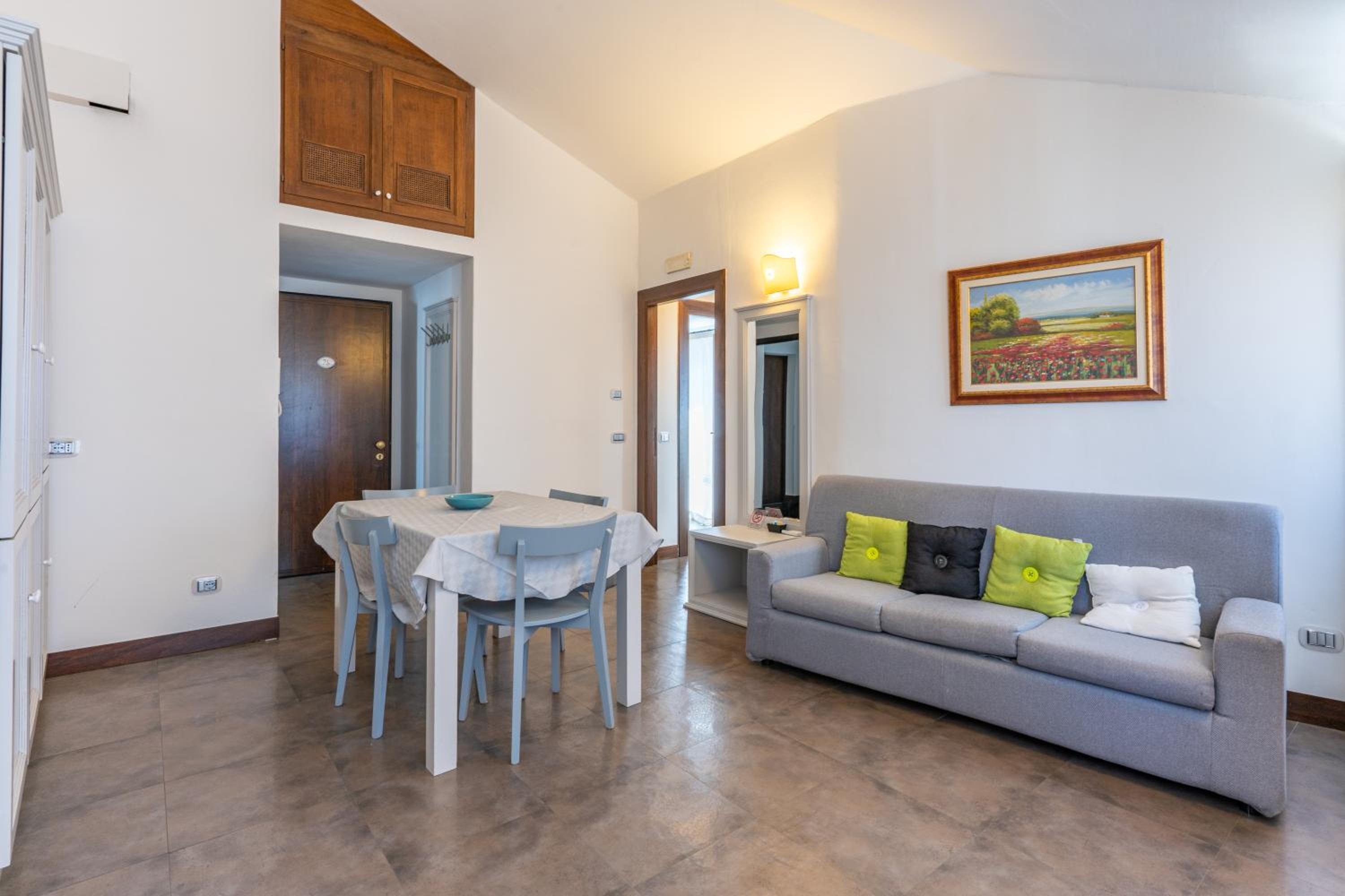 One-Bedroom Suite - Photo 3