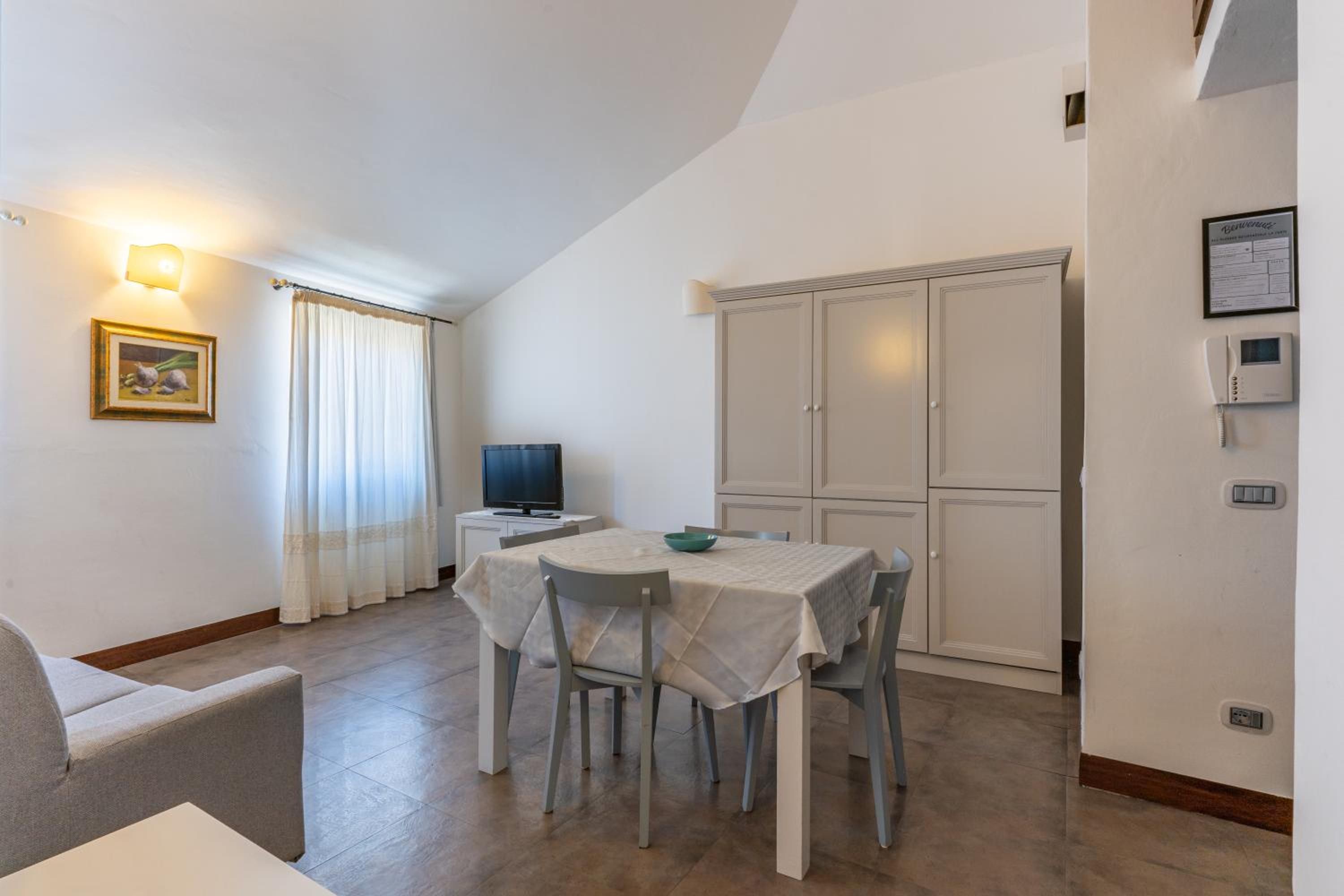 One-Bedroom Suite - Photo 7