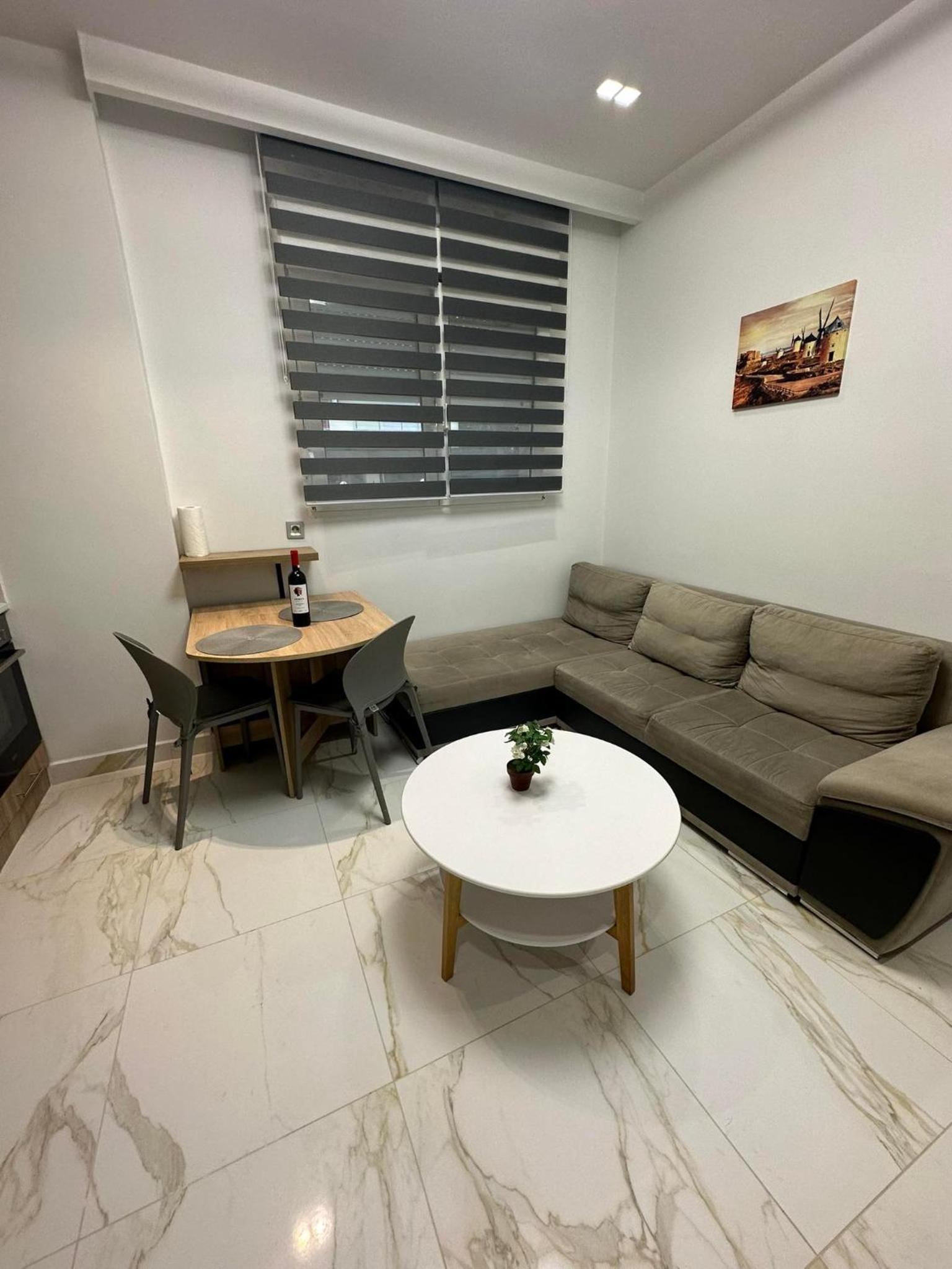 One-Bedroom Apartment photo 1
