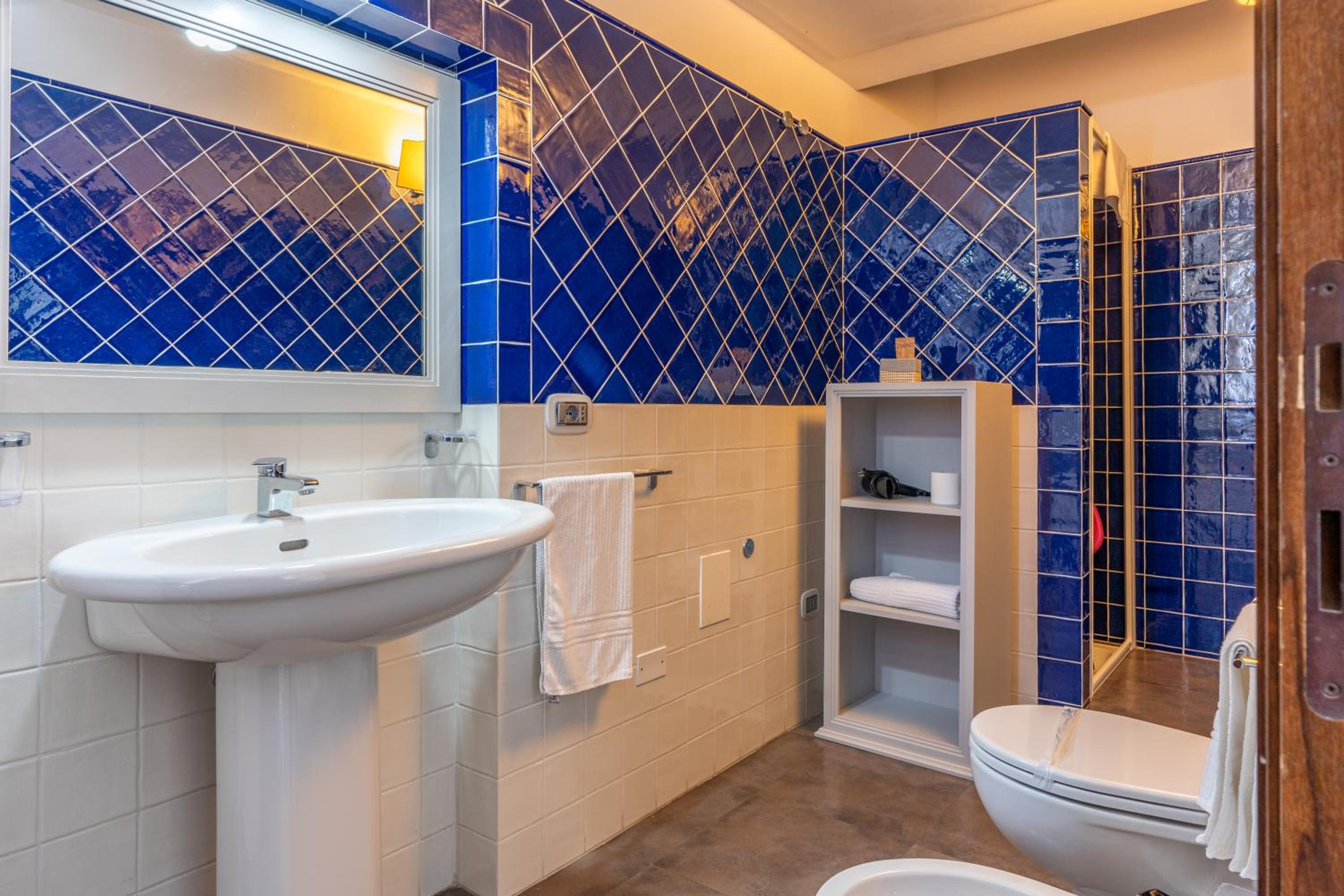 Junior Suite with Terrace - Photo 6