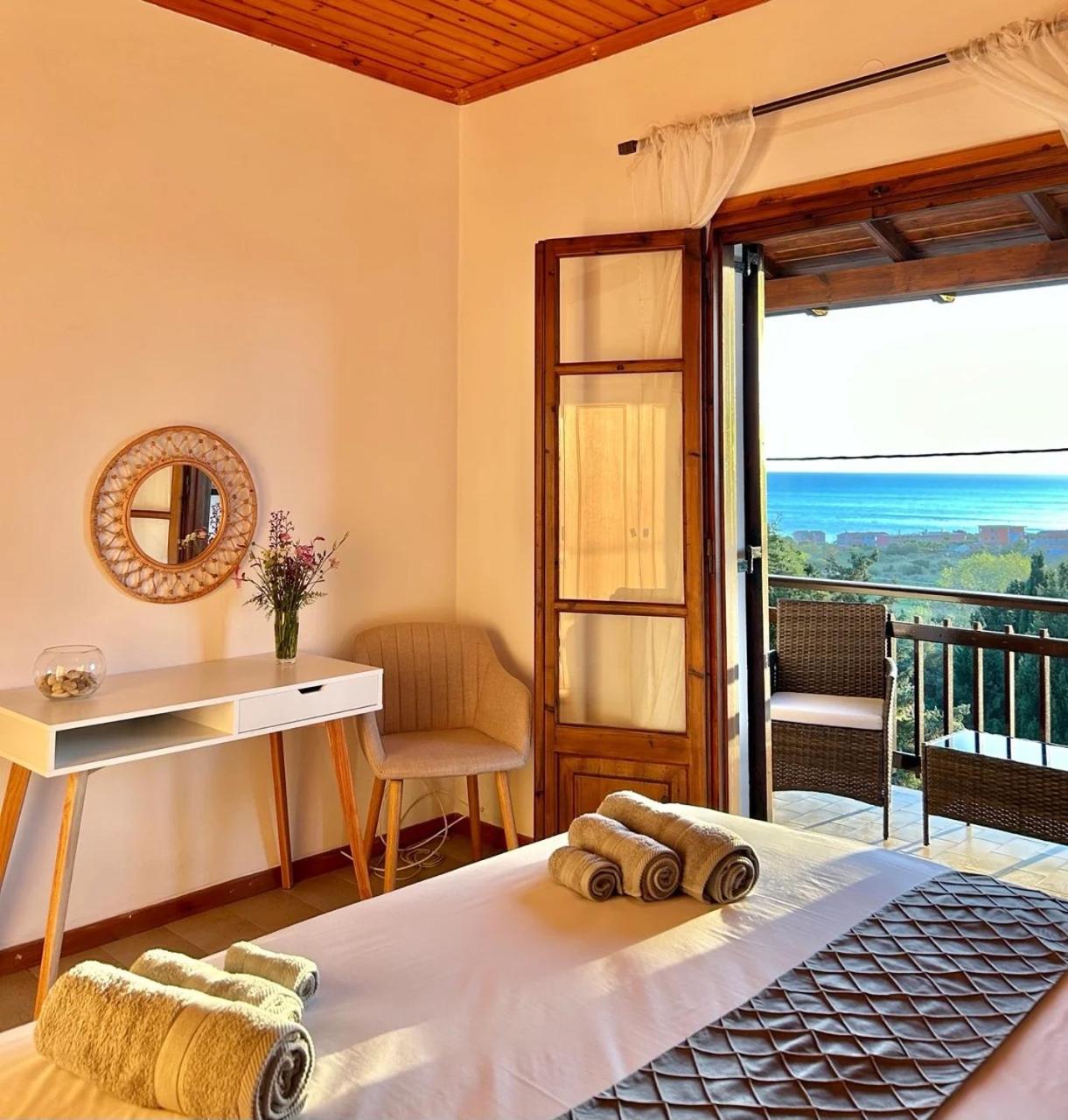 One-Bedroom Apartment with Balcony and Sea View photo 2
