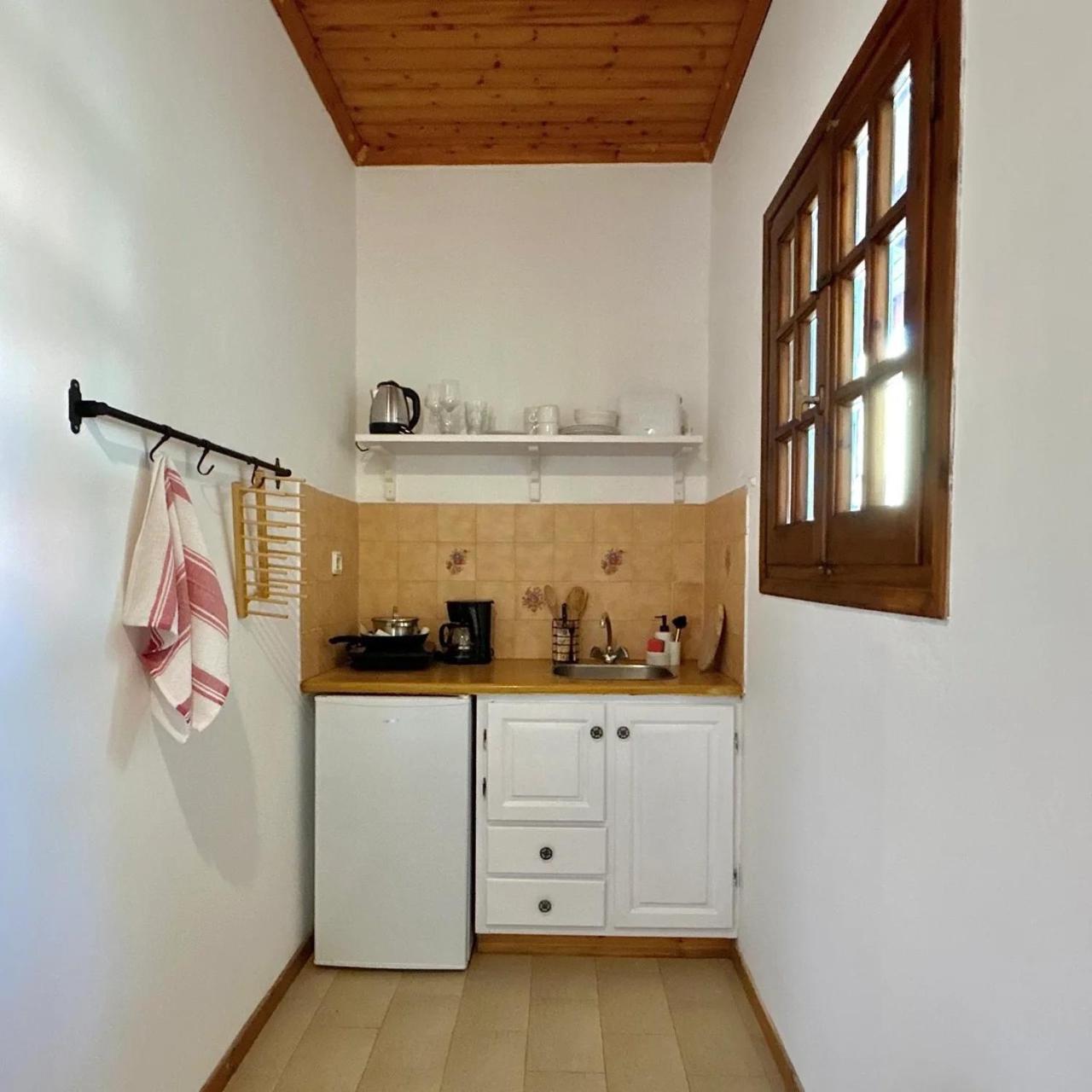 One-Bedroom Apartment with Balcony and Sea View photo 2