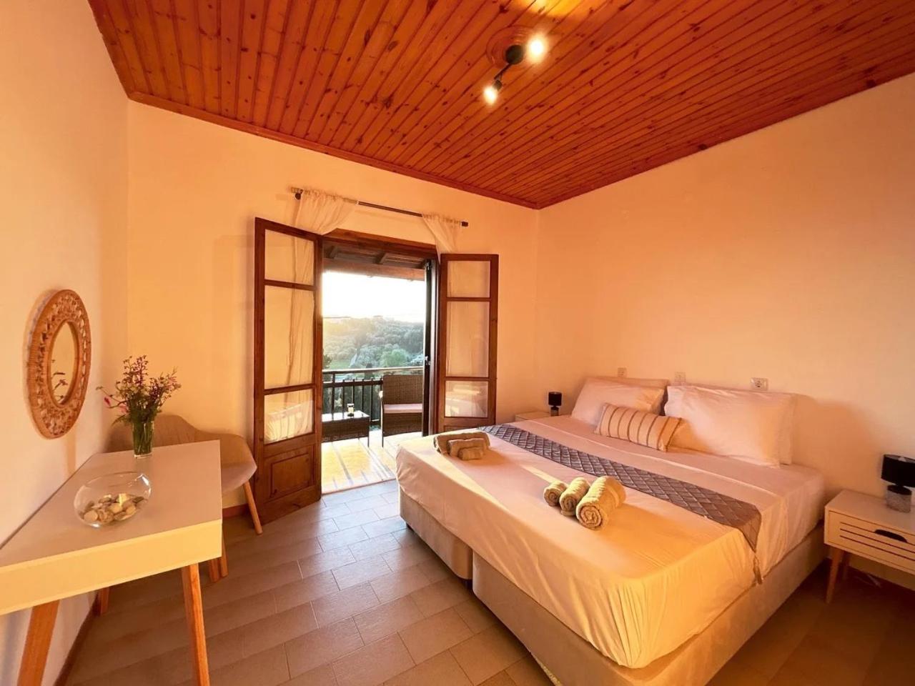 One-Bedroom Apartment with Balcony and Sea View photo 1
