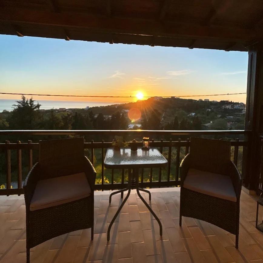 One-Bedroom Apartment with Balcony and Sea View photo 3