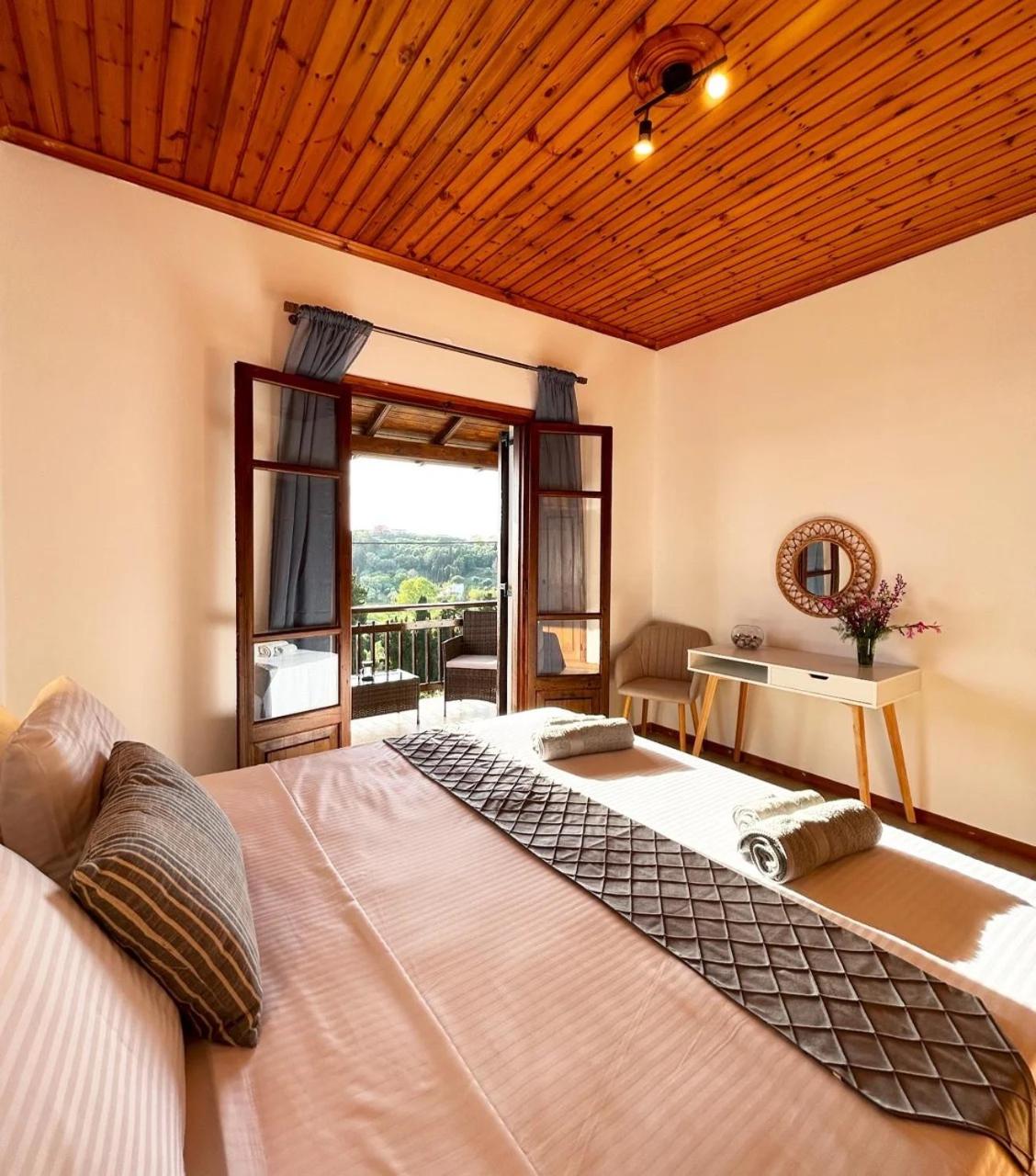One-Bedroom Apartment with Sea View and Balcony photo 3