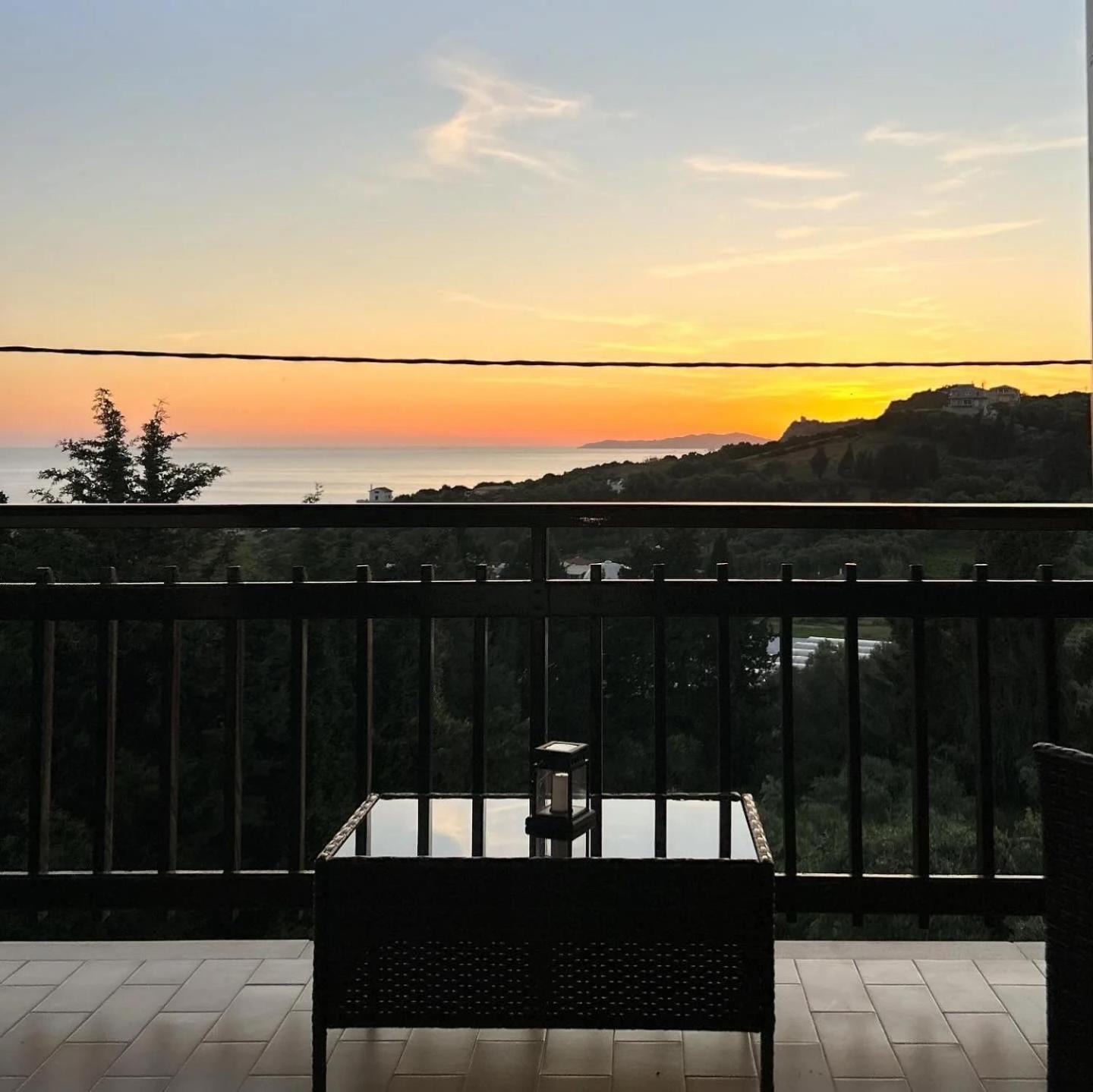 One-Bedroom Apartment with Sea View and Balcony photo 3